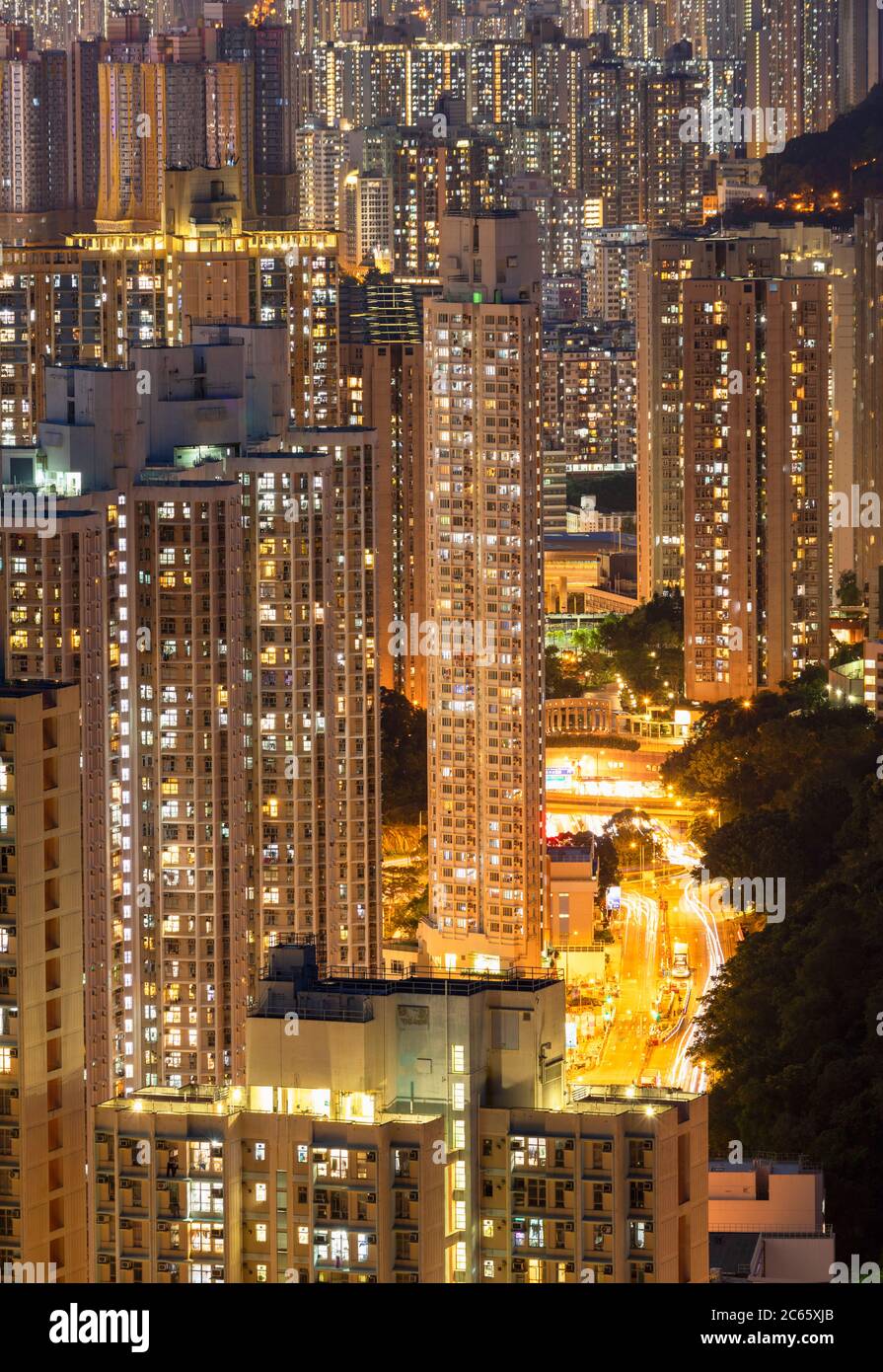 Apartments von Kowloon in der Dämmerung, Hongkong Stockfoto
