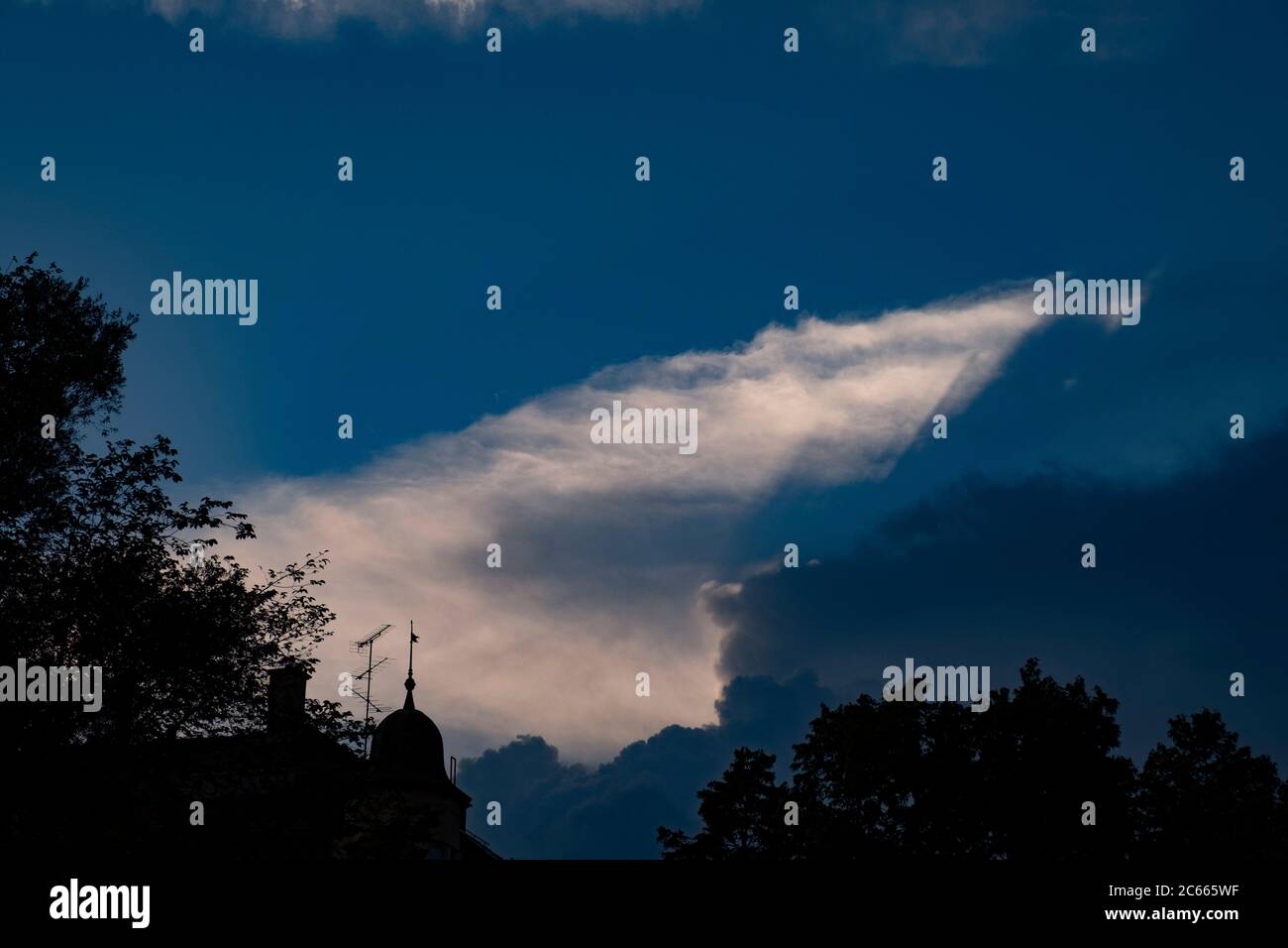 Abendhimmel mit Wolken, München, Bayern, Deutschland Stockfoto