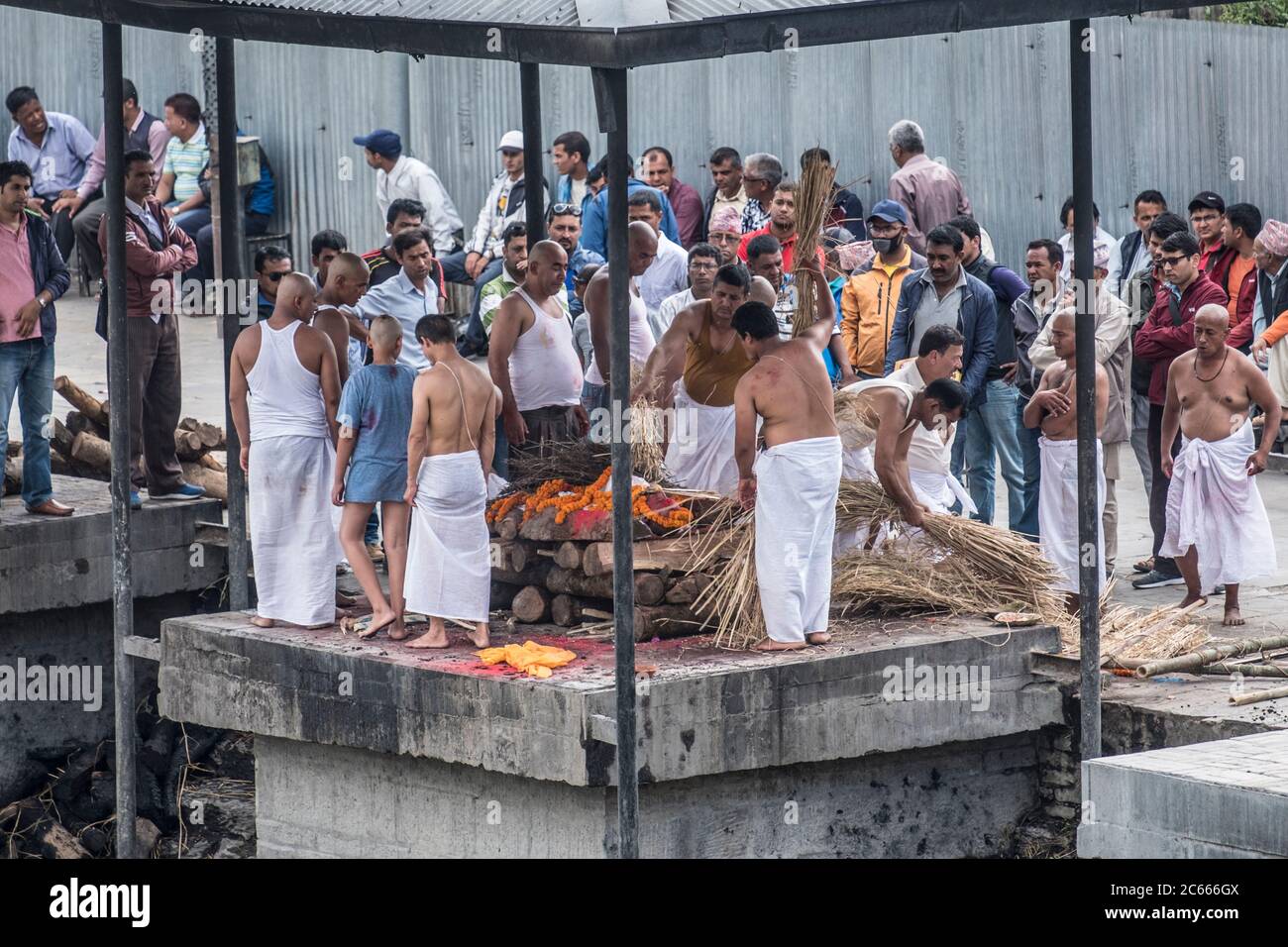 Einäscherung im Pashupatinath Tempel in Kathmandu, Nepal Stockfoto