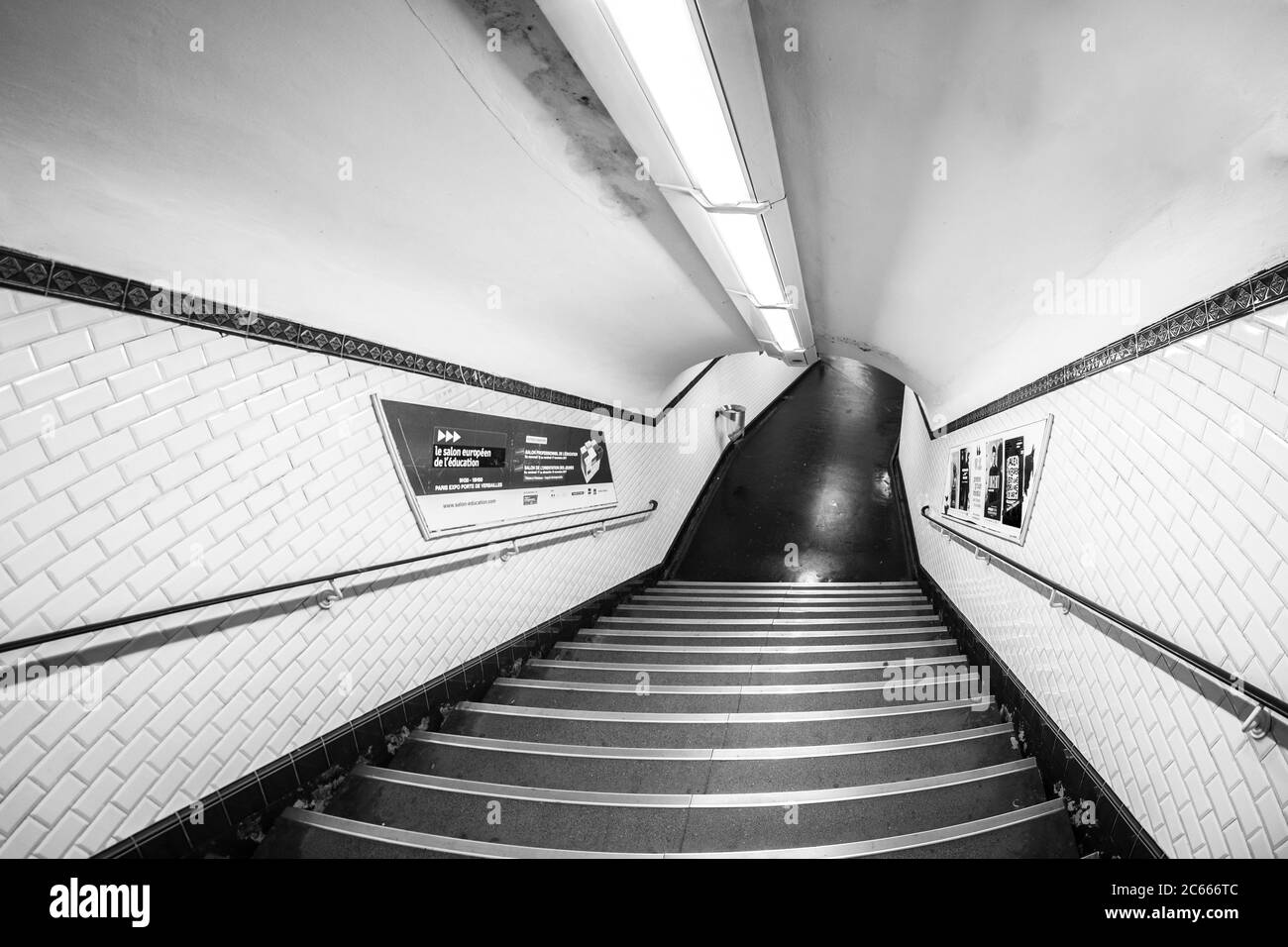 Eingang zu einer U-Bahnstation in Paris, Frankreich Stockfoto