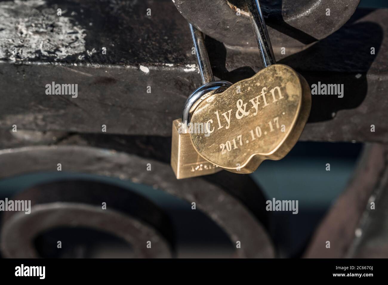 Schloss der Liebe auf einem Metallgitter in Paris, Frankreich Stockfoto