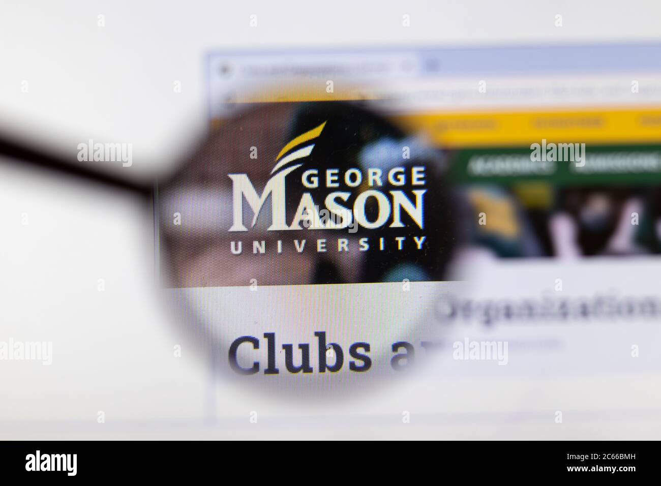 Moskau, Russland - 1. Juni 2020: George Mason University Website-Seite im Browser. Logo Nahaufnahme, illustrative Editorial Stockfoto