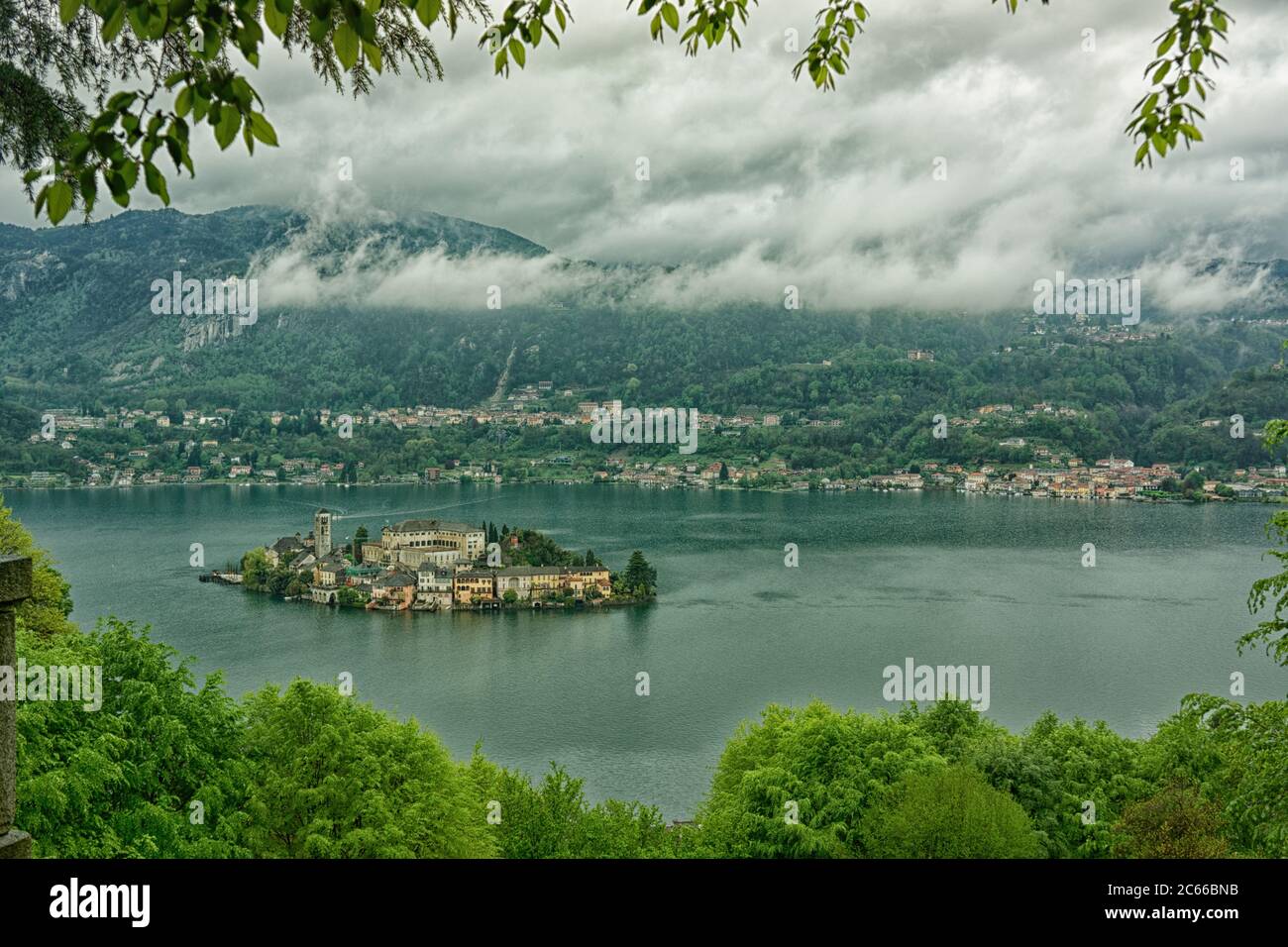 Isola San Giulio, Lago d'Orta, Piemont, Italien, getönte Stockfoto