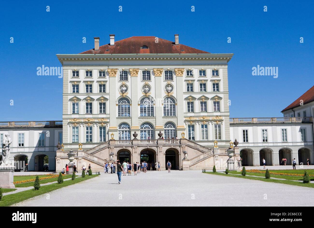 München, Schloss Nymphenburg, Baubeginn 1664 - 1675, nach dem Vorbild des piemontesischen Schlosses Venaria, Blick auf das Schloss aus dem französischen Garten, einem der großen königlichen Paläste Europas Stockfoto