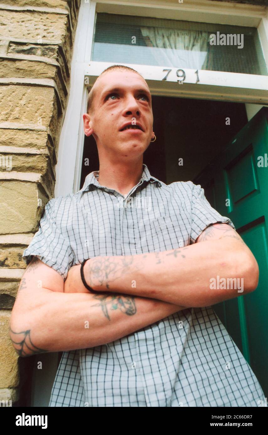 Obdachloser Mann lebt jetzt in temporären Unterkunft durch eine Housing Association; Bradford Stockfoto