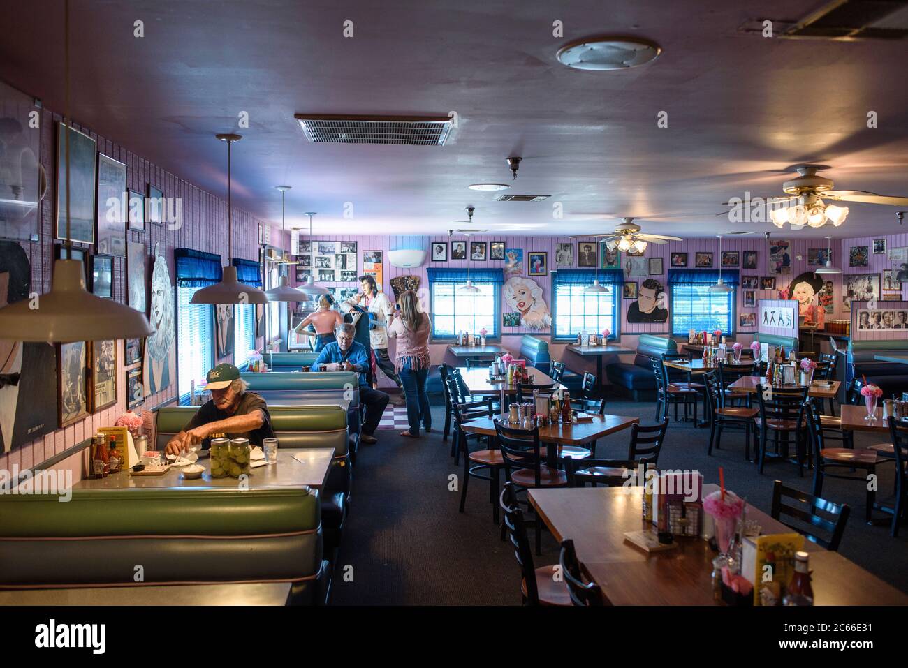 In einem Restaurant an der Route 66, Kalifornien, USA. Stockfoto