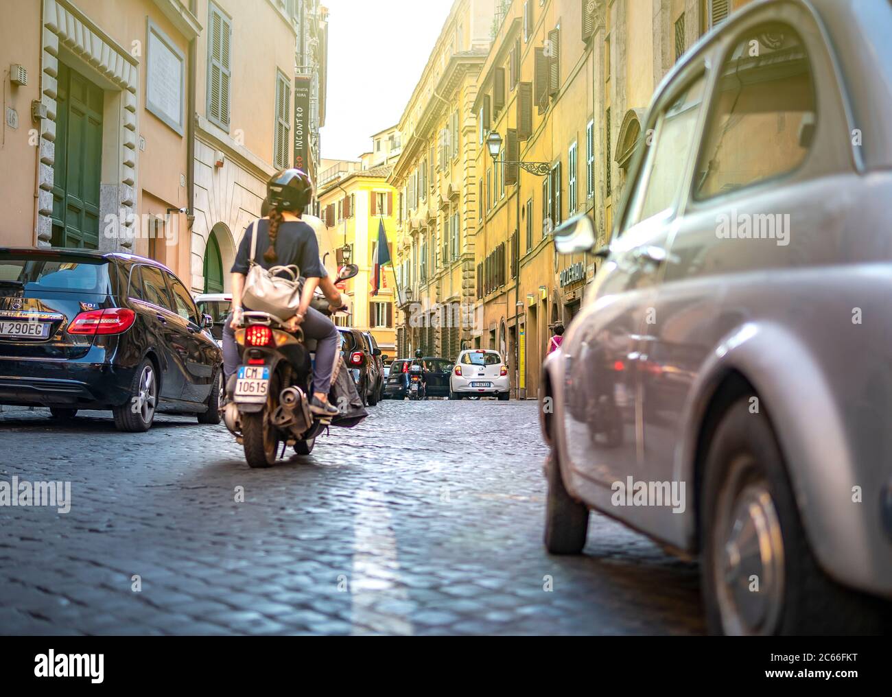 Verkehr, Fiat 500, Scooter, Rom Stockfoto