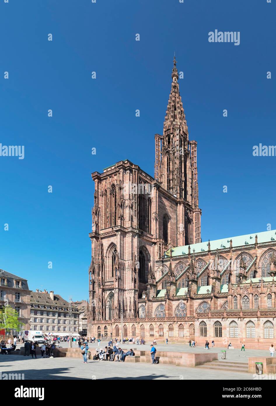 Place de la Cathédrale und Kathedrale unserer Lieben Frau von Straßburg, UNESCO-Weltkulturerbe, Straßburg, Elsass, Grand Est Region, Frankreich Stockfoto