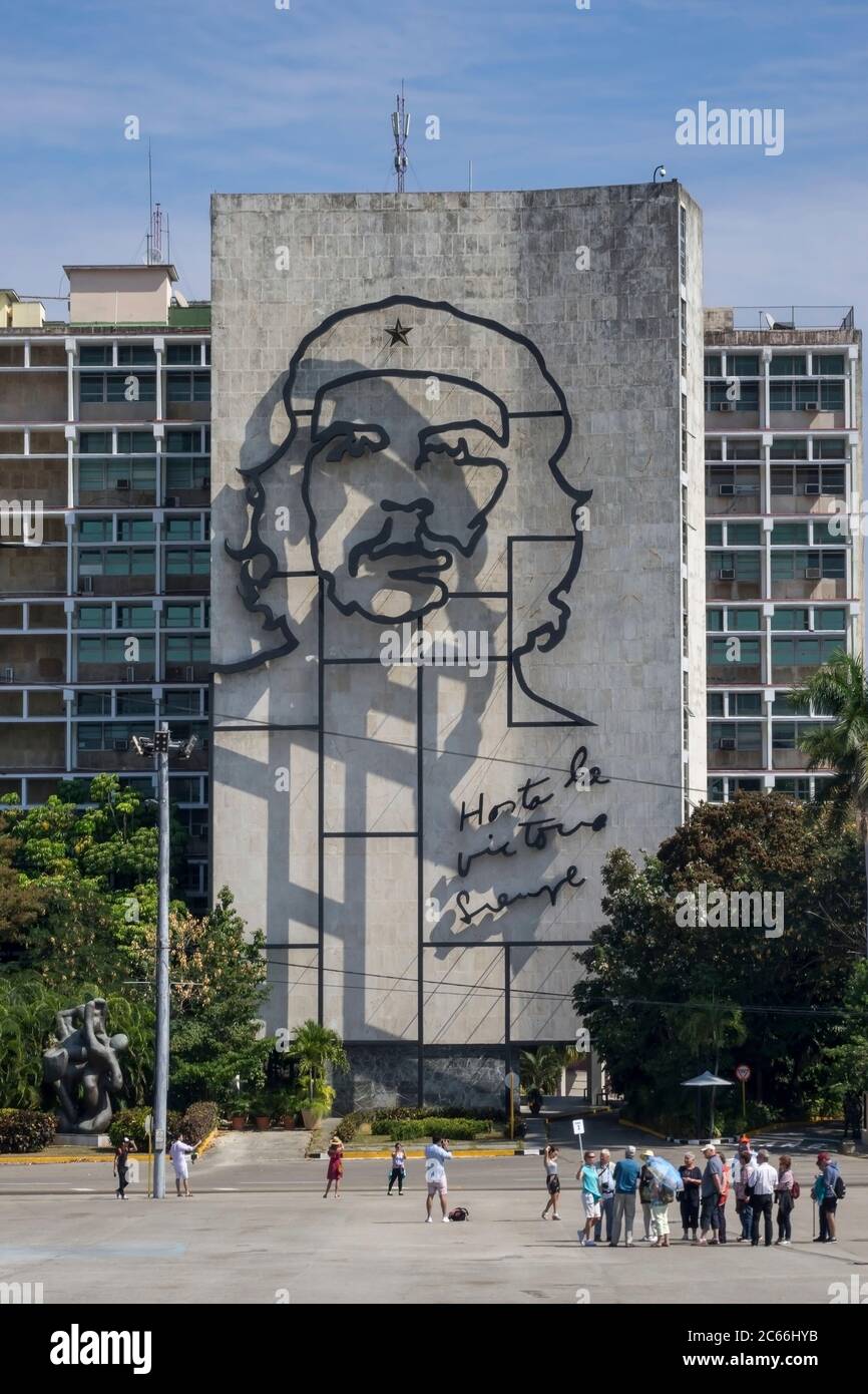 Kuba, Havanna, Plaza de la Revolución, überlebensgroßes Wandgemälde von Che Guevara Stockfoto