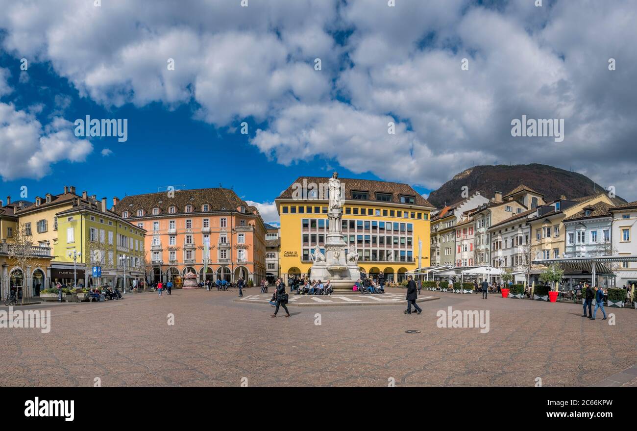 walther-von-der-vogelweide-denkmal-in-bozen-stockfotos-und-bilder
