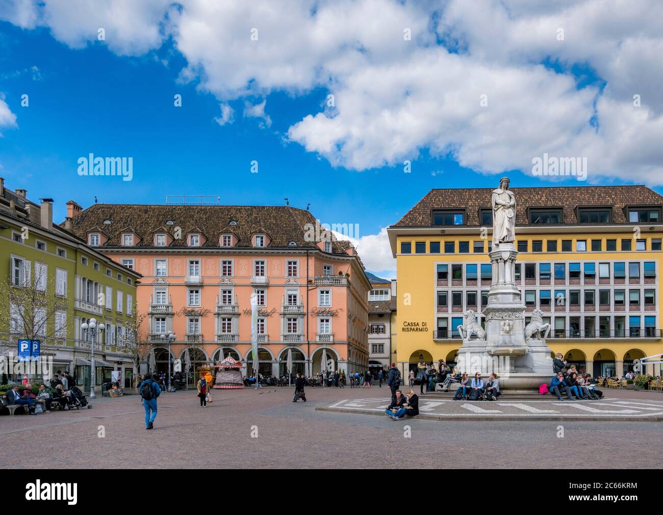 walther-von-der-vogelweide-denkmal-in-bozen-stockfotos-und-bilder