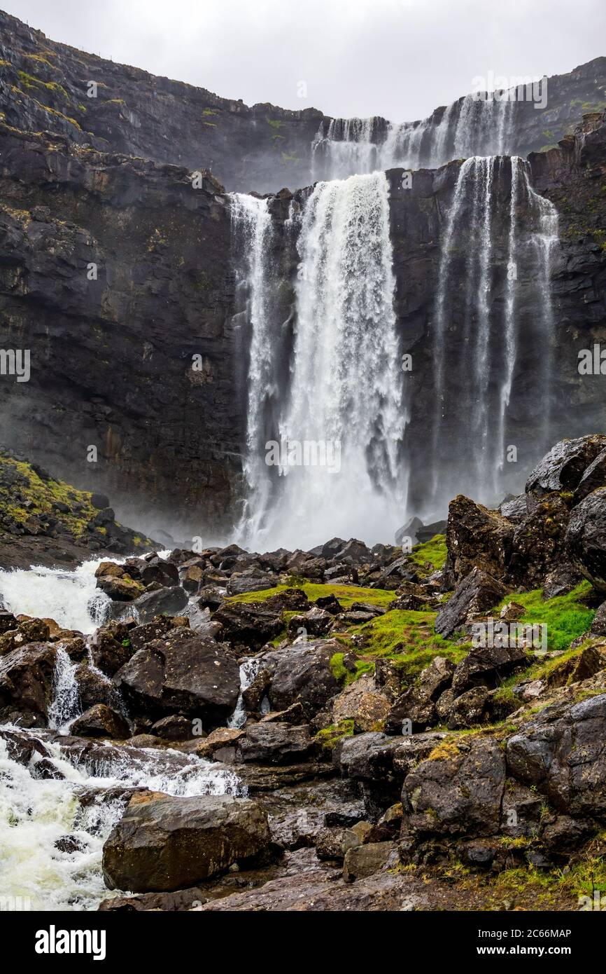 Fossa Wasserfall auf Bordoy Island, der höchste Wasserfall auf den Färöern Stockfoto