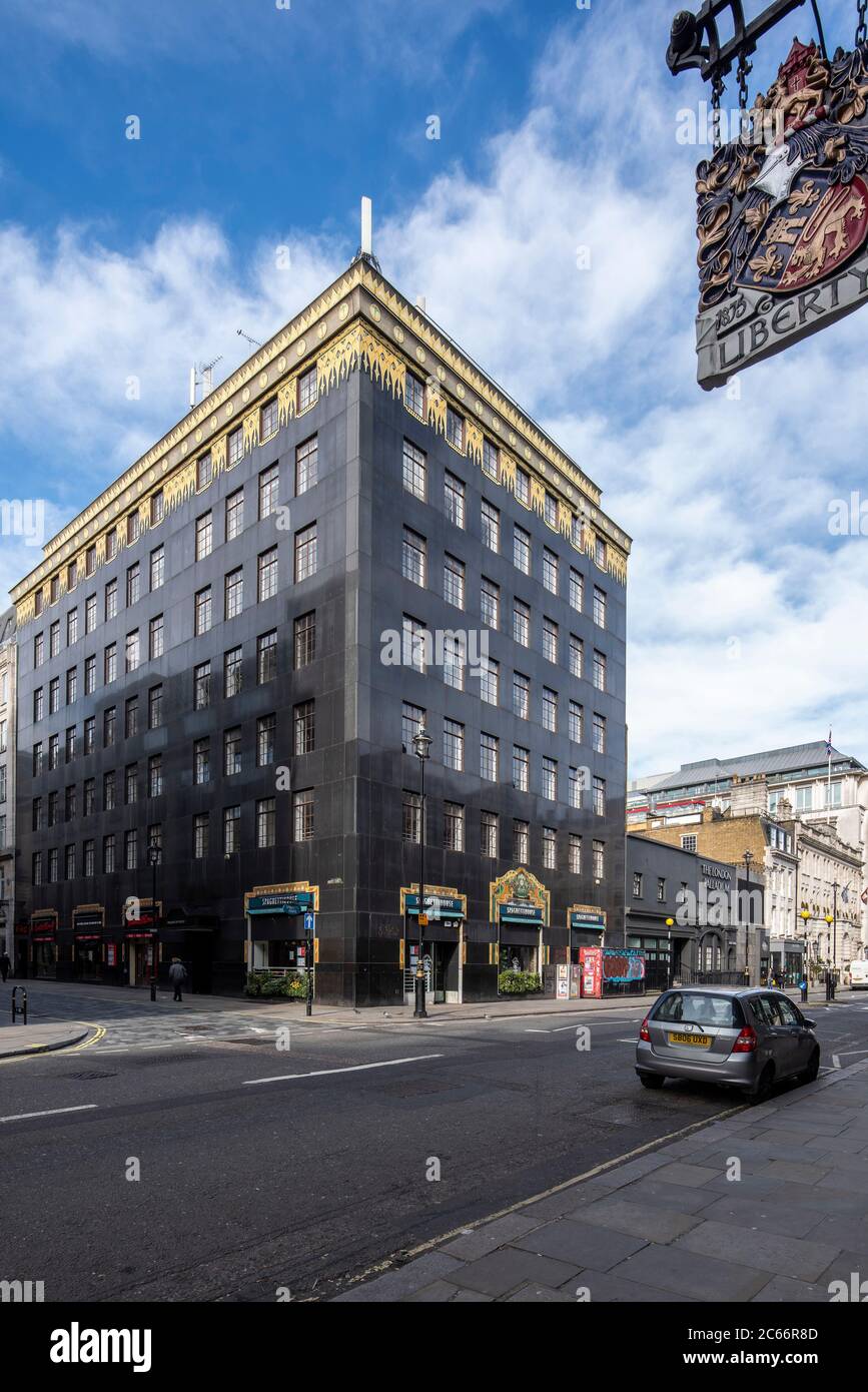 Schräge Ansicht des Gebäudes von Südwesten. Palladium House, London, Großbritannien. Architekt: Raymond Hood, Gordon Jeeves, 1928. Stockfoto