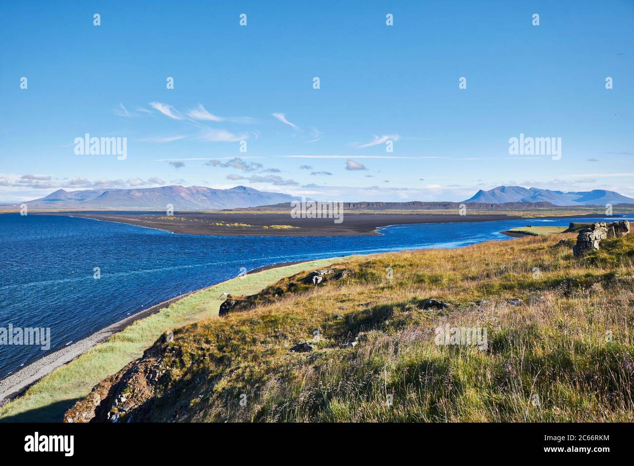 Schotterstraße durch Landschaften in den westfjorden islands Stockfoto
