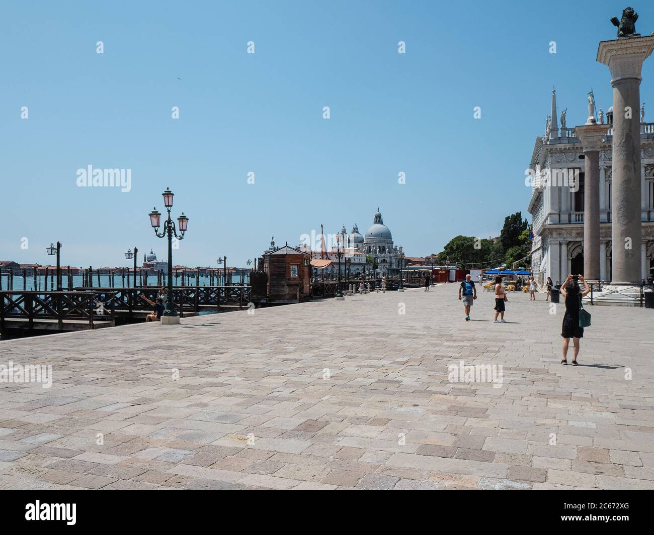 Venedig, Italien - Juli 2020.Touristen sind langsam zurück in verlassenen Venedig nach covid-19 Lockdown Stadt kämpft, um als Hotels, Bars, Geschäfte und sto zu überleben Stockfoto