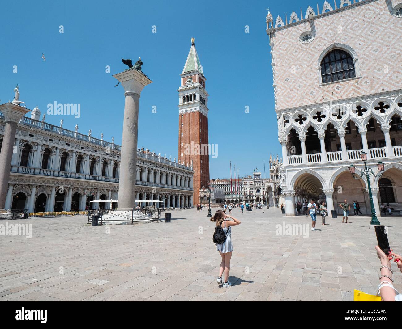 Venedig, Italien - Juli 2020.Touristen sind langsam zurück in verlassenen Venedig nach covid-19 Lockdown Stadt kämpft, um als Hotels, Bars, Geschäfte und sto zu überleben Stockfoto