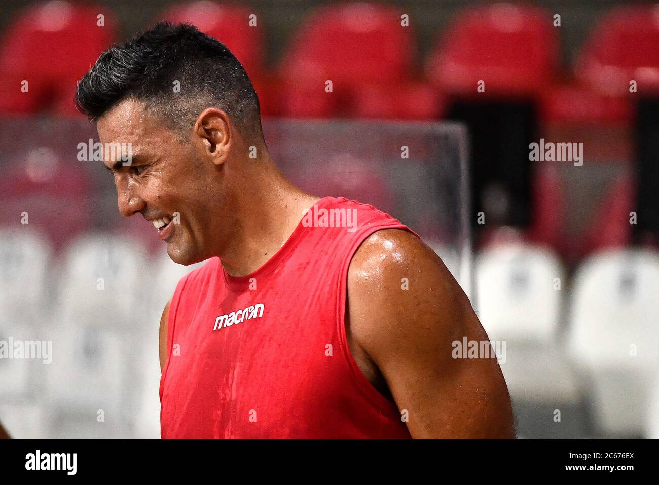 Varese, Italien. Juli 2020. Argentinier Luis Scola von Pallacanestro Varese beim ersten Training in seinem neuen italienischen Legabasket Serie A Team in der Enerxenia Arena. Kredit: SOPA Images Limited/Alamy Live Nachrichten Stockfoto