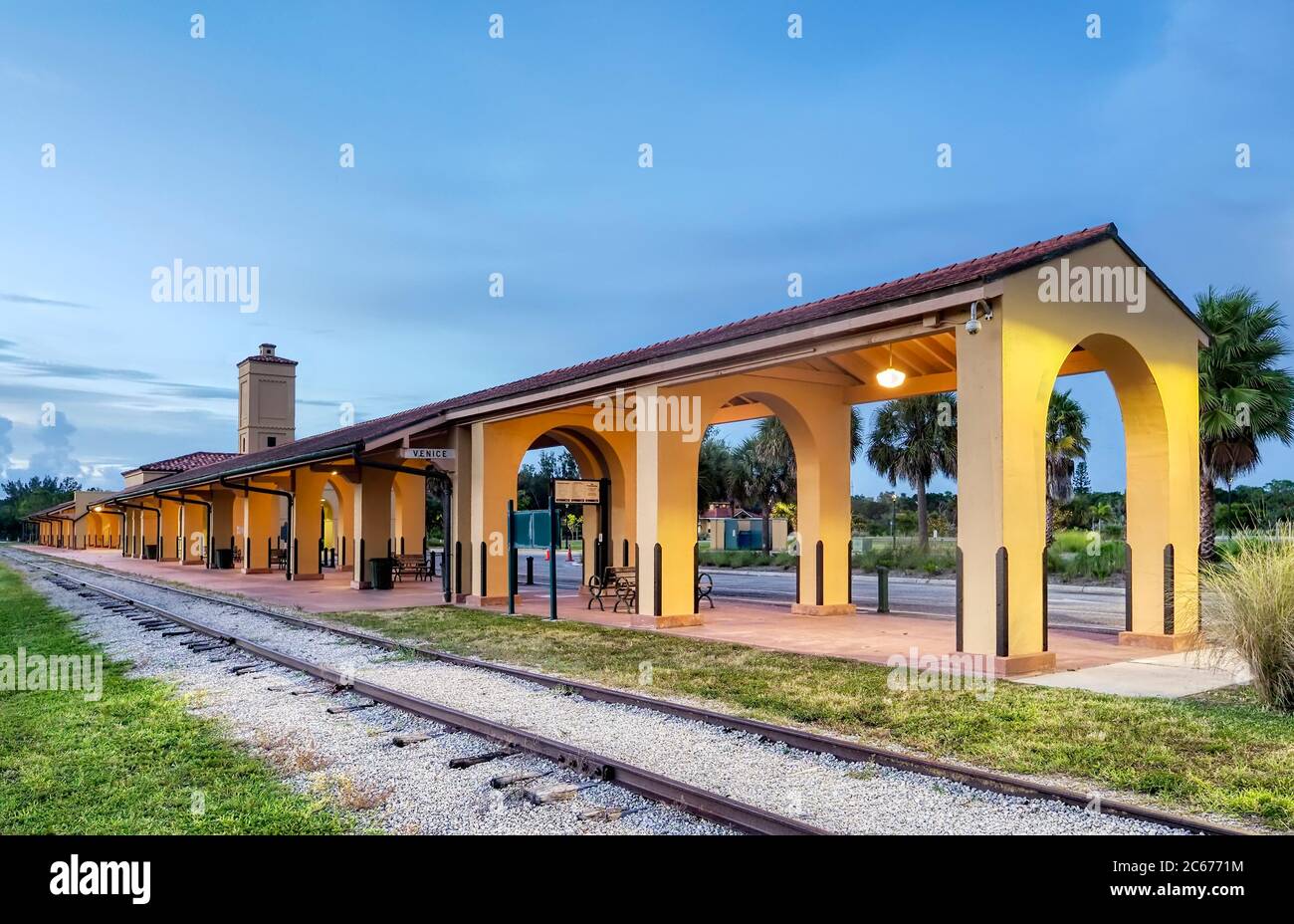 Das historische Mediterranean Revival Stil Venice Train Depot erbaut 1927 von der Seaboard Air Line Railway in Venice Florida in den Vereinigten Staaten Stockfoto