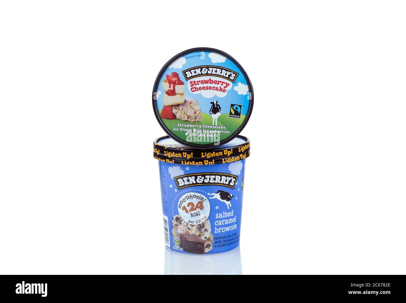 Den Haag, Niederlande - Juli 2020: Ben & Jerry's Eiscreme-Behälter auf weißem Hintergrund isoliert. Stockfoto