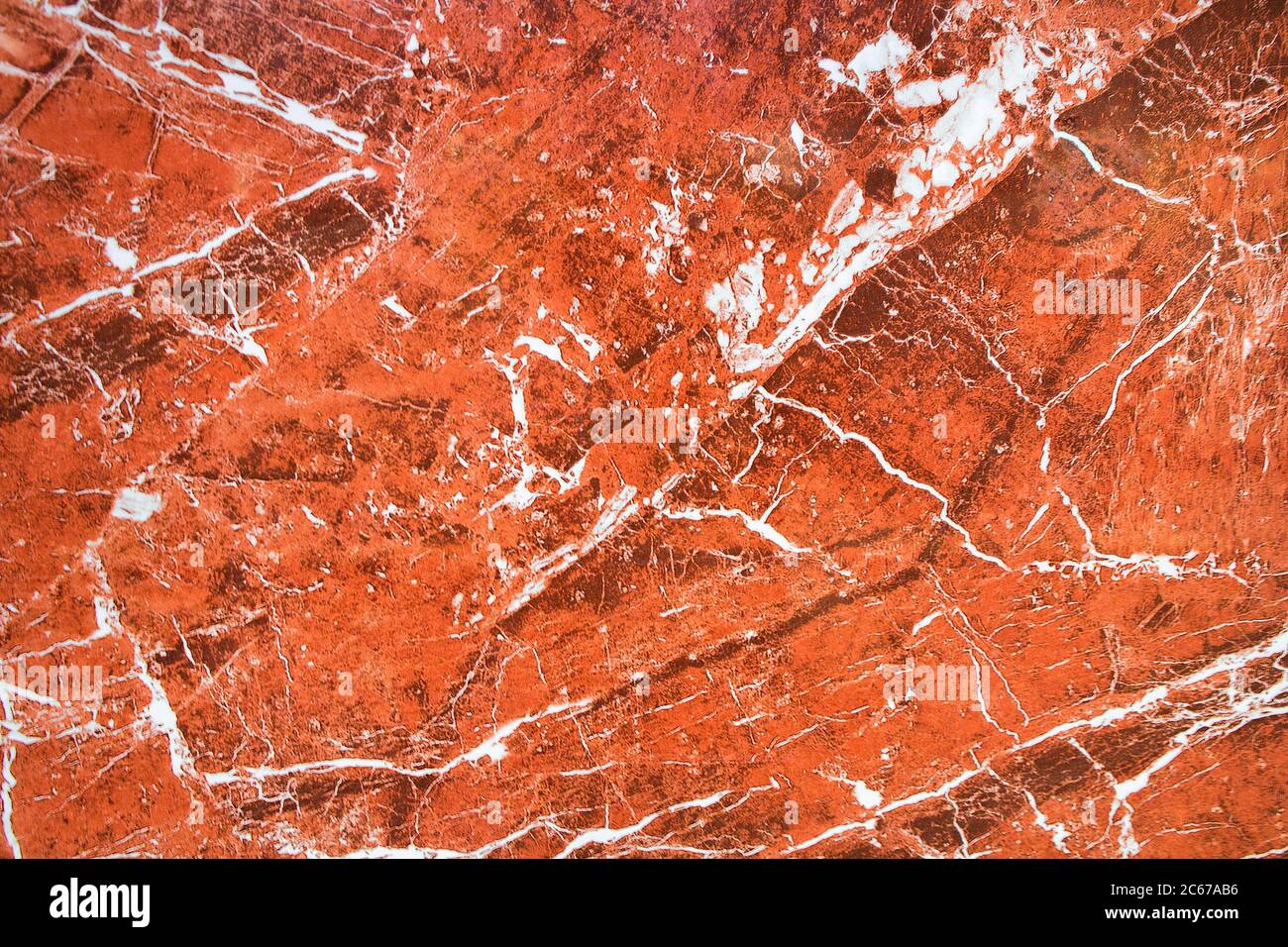 Eine feurige bezaubernde Sektionierung aus rotem Granit. Stockfoto