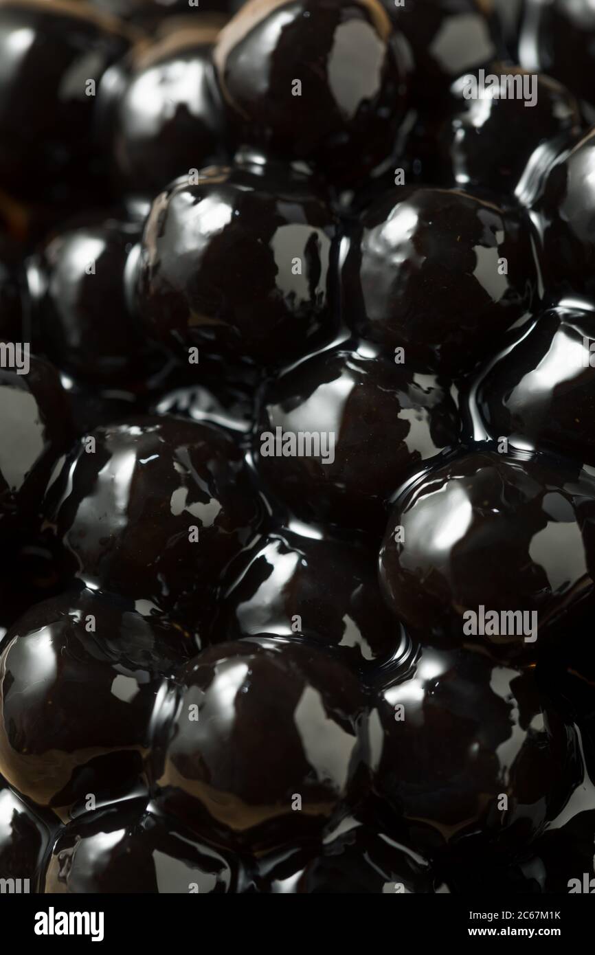 Roh gekocht Bio Tapioka Pearl Balls in einer Schüssel Stockfoto