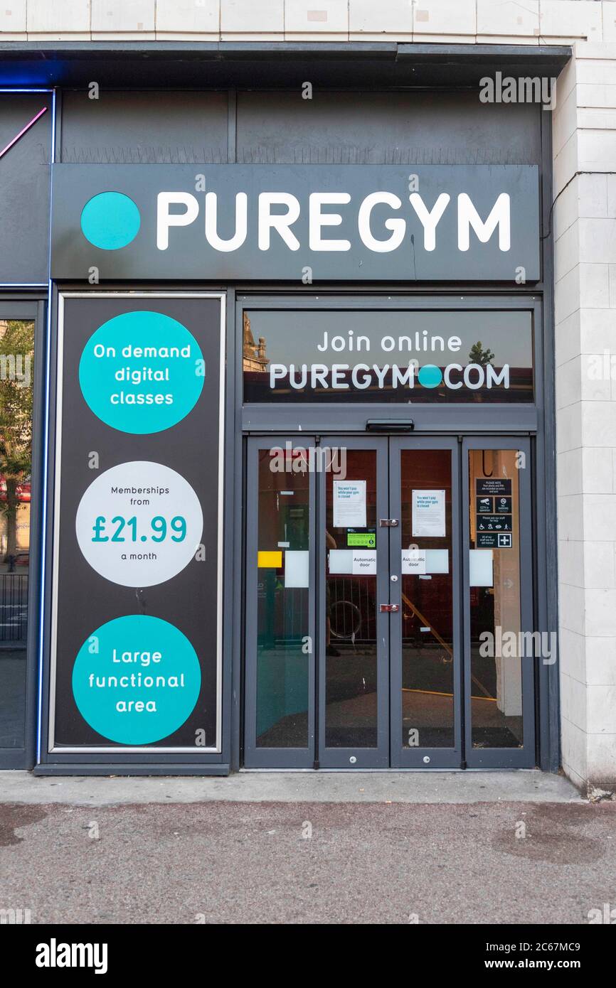 Pure Gym in Lewisham mit geschlossenen Türen gesehen.Gyms & Hallenbäder sind immer noch in Lockdown wegen Covid-19 Krise mit keinem bestätigten Datum, wie auch, wenn sie wieder öffnen können. Stockfoto