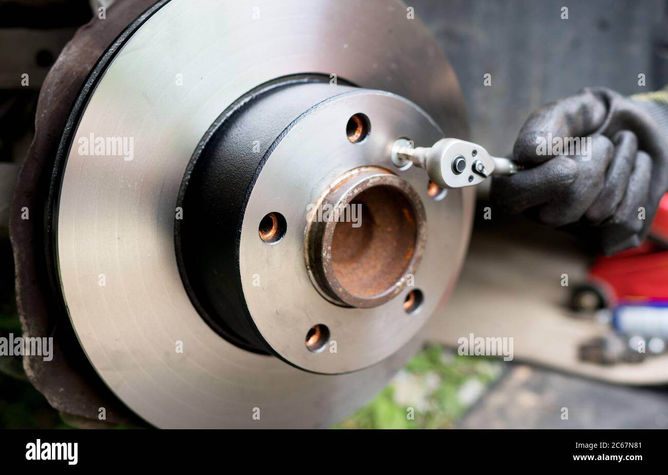 Reparatur der Scheibenbremse des Fahrzeugs. Stockfoto