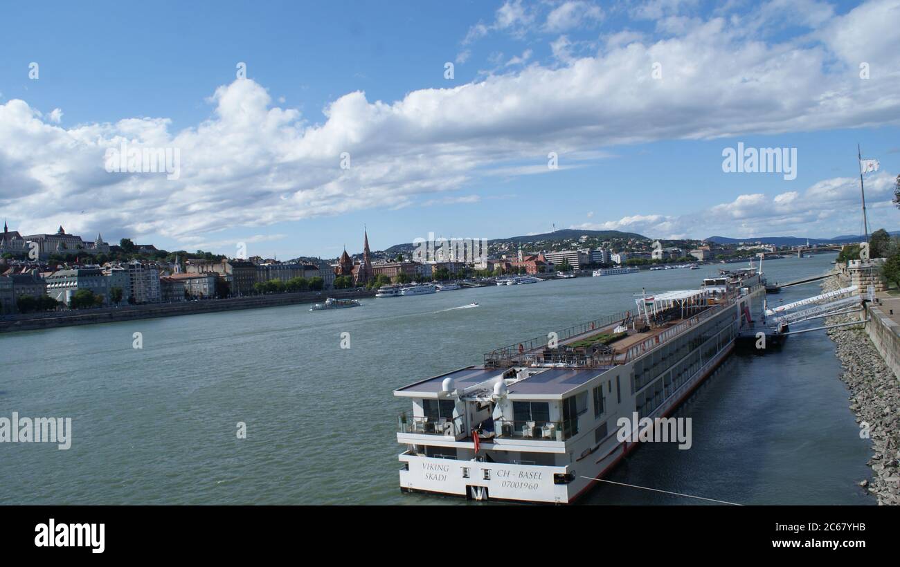 Atemberaubende Architektur von Budapest. Tolle Straßen, alte Gebäude und eine schöne Atmosphäre. Eine preiswerte und sehr schöne ungarische Stadt. Stockfoto