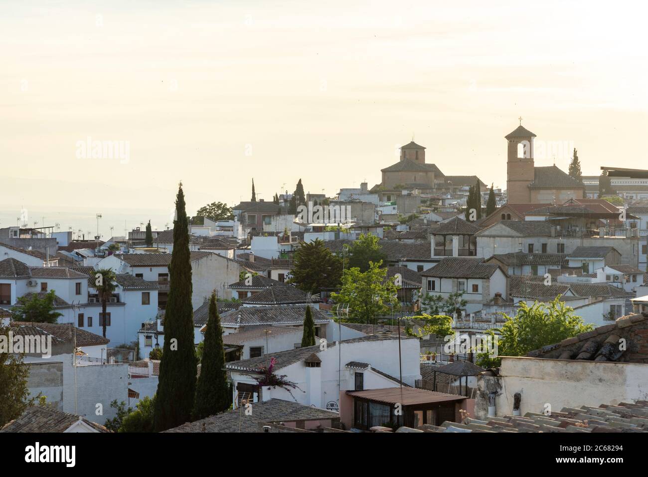 Dächer von Albaicín bei der Dämmerung - Granada, Spanien Stockfoto