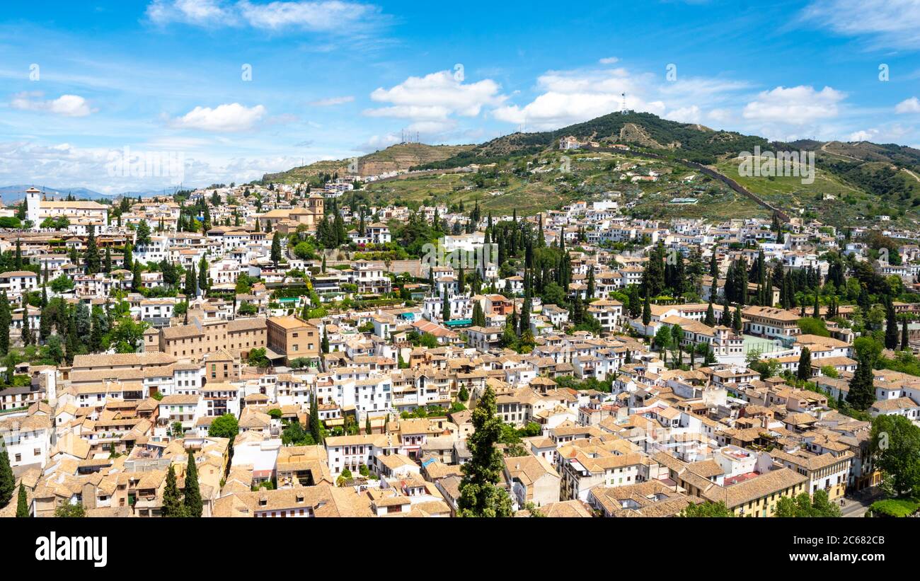 Blick auf Albaicín und die Hügel - Granada, Spanien Stockfoto