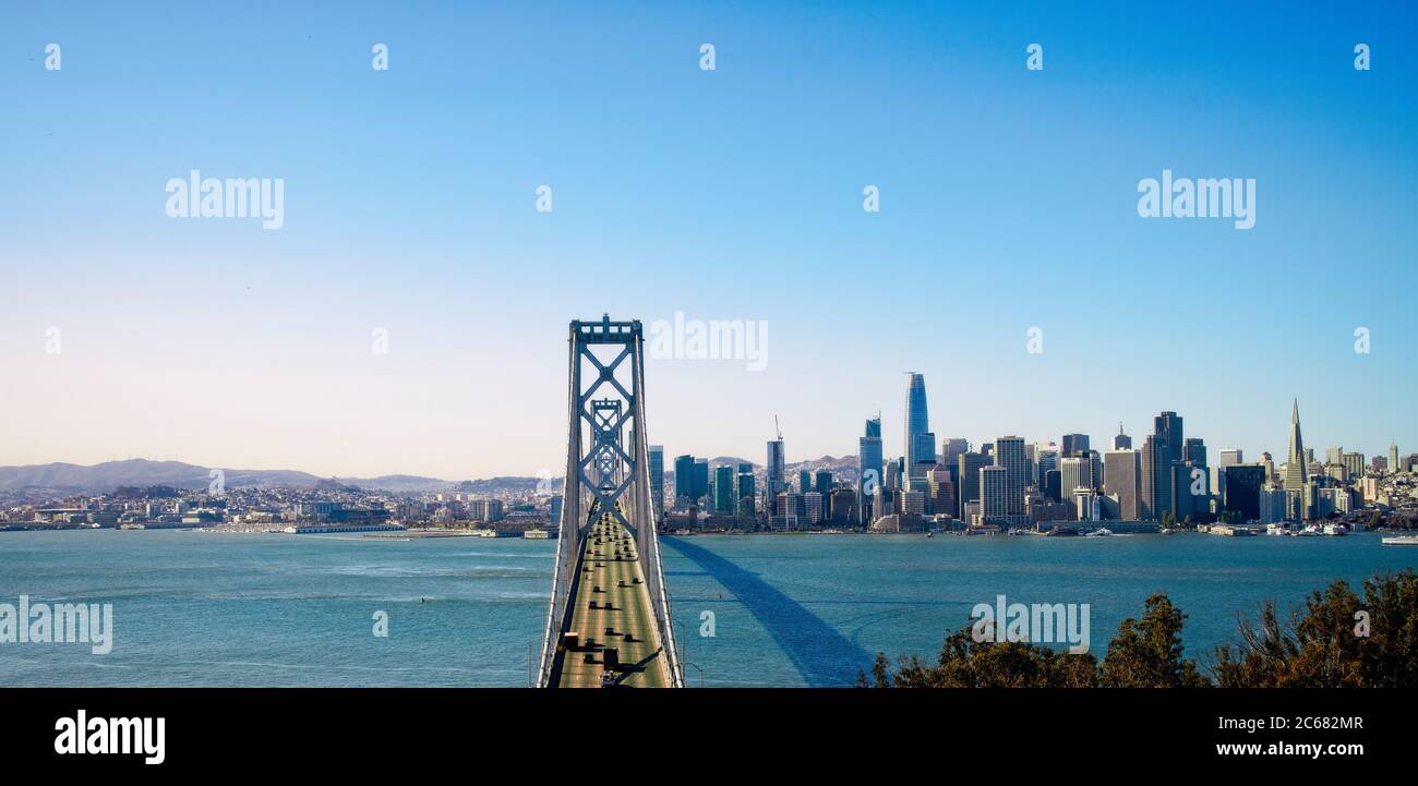 Skyline von San Francisco und Bay Bridge von Treasure Island, San Francisco, Kalifornien, USA Stockfoto