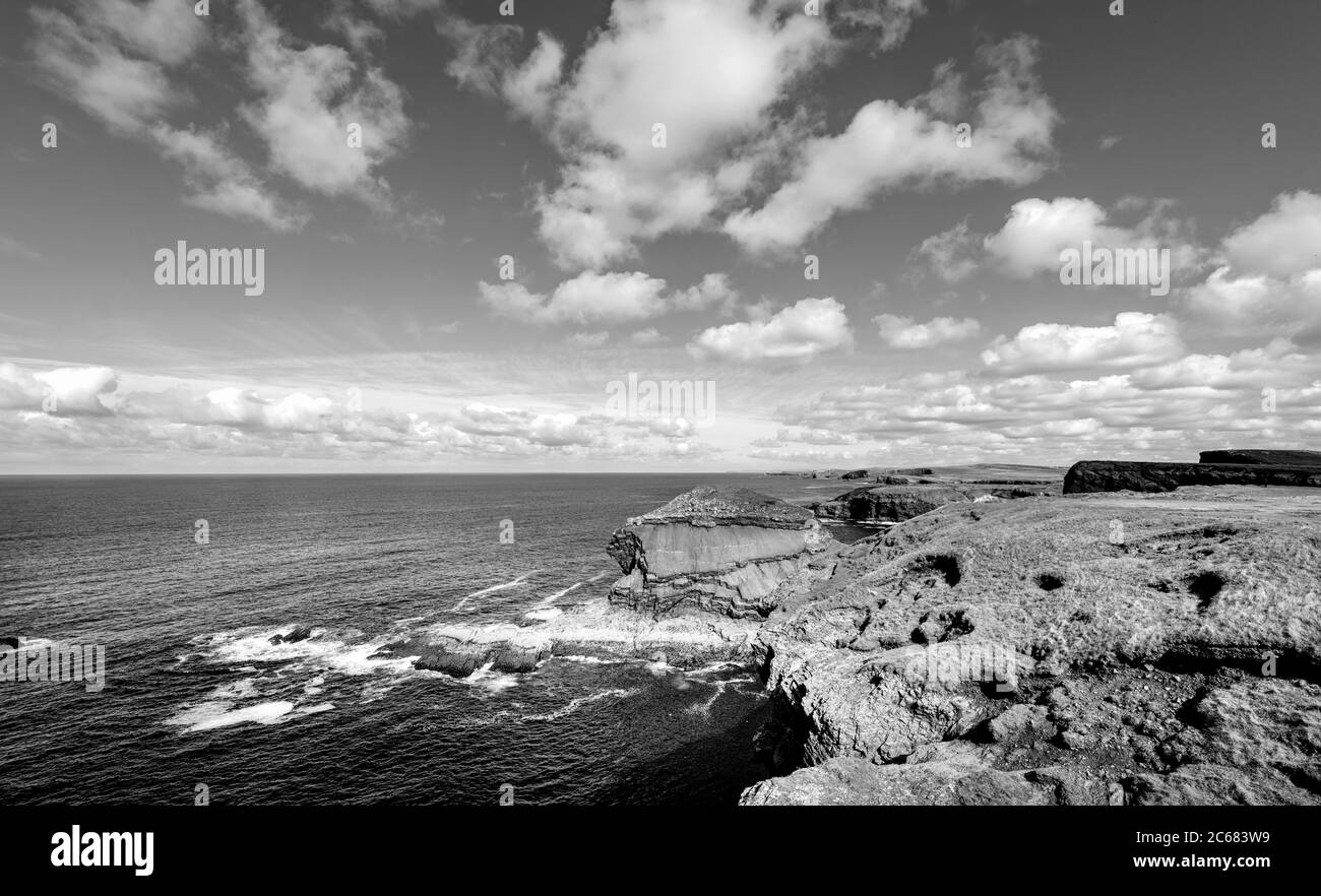 Küste mit Wolkenlandschaft, County Clare, Irland Stockfoto