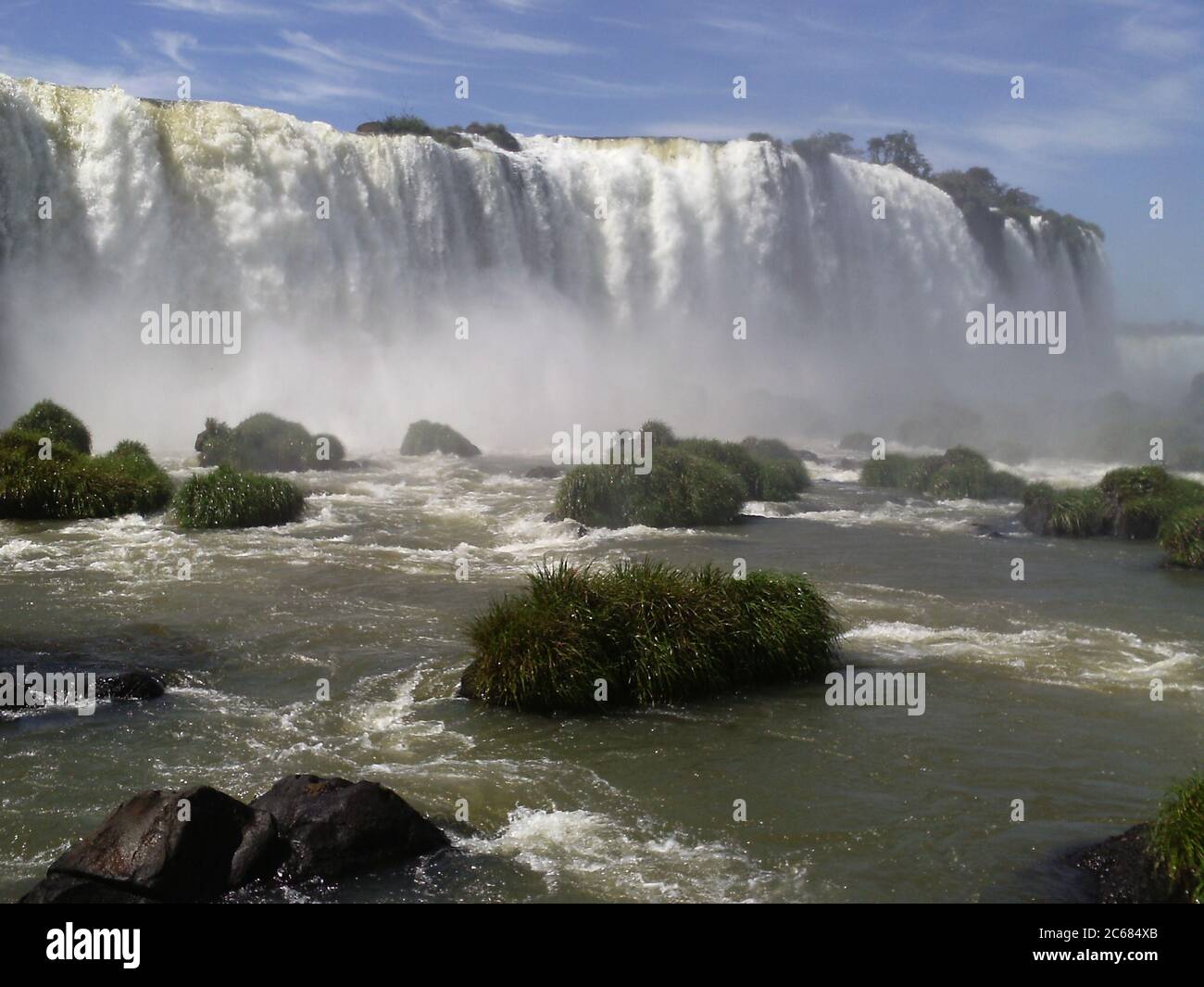 Schöne Natur von Brasilien: Wasserfälle Iguazu. Viel Wasser, Sonne und Glück Stockfoto