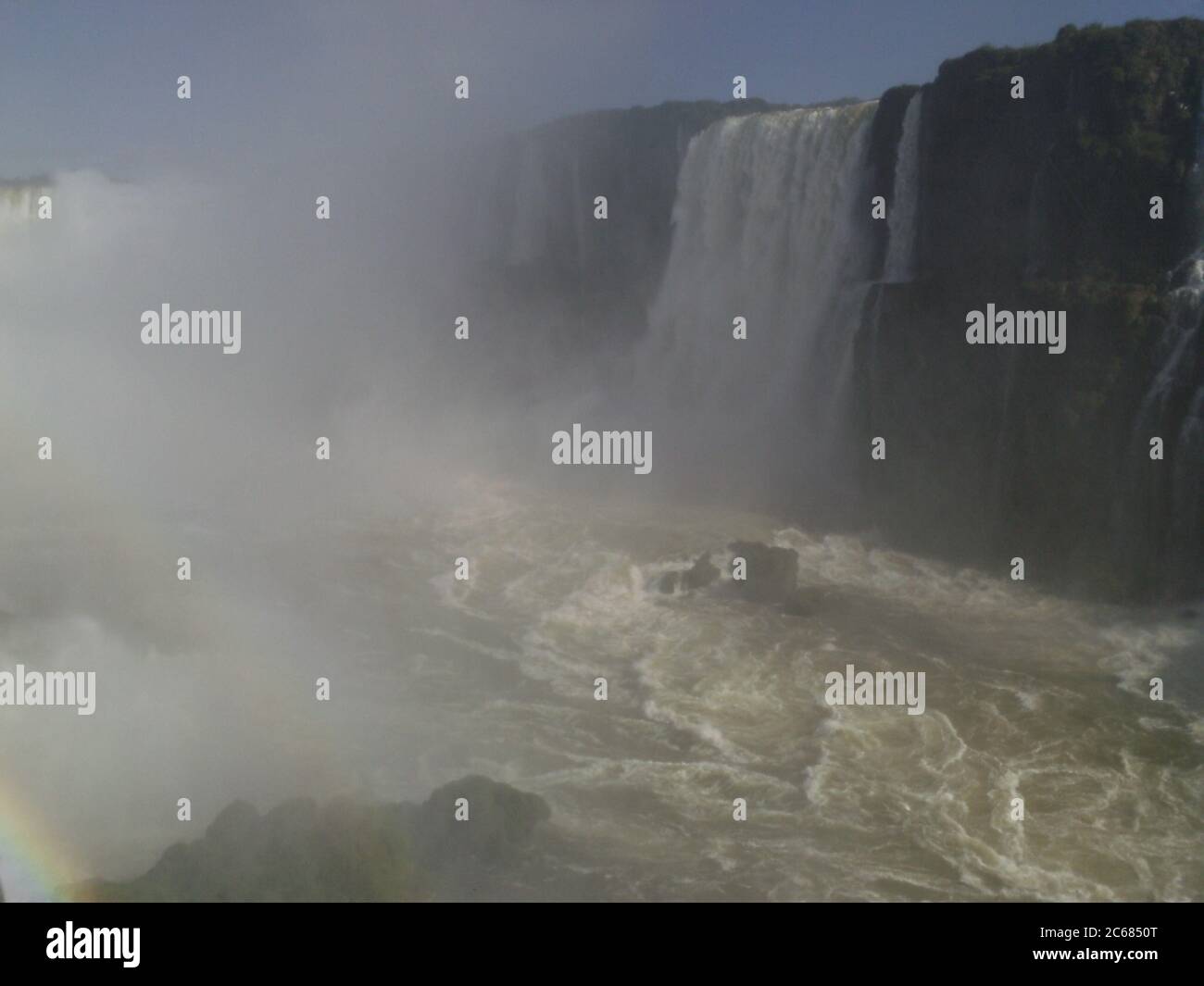 Schöne Natur von Brasilien: Wasserfälle Iguazu. Viel Wasser, Sonne und Glück Stockfoto