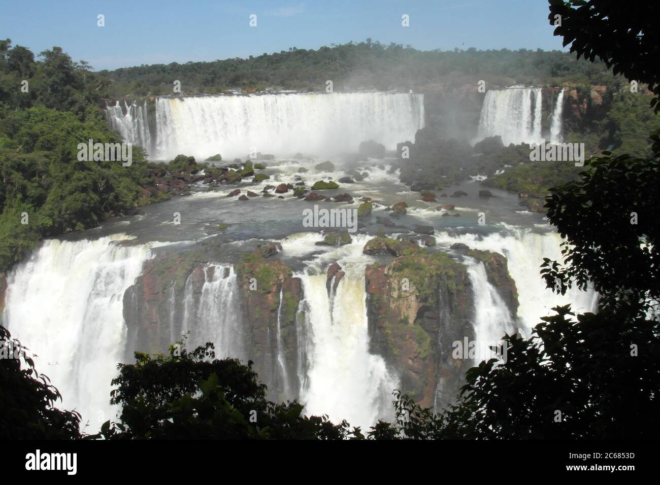 Schöne Natur von Brasilien: Wasserfälle Iguazu. Viel Wasser, Sonne und Glück Stockfoto