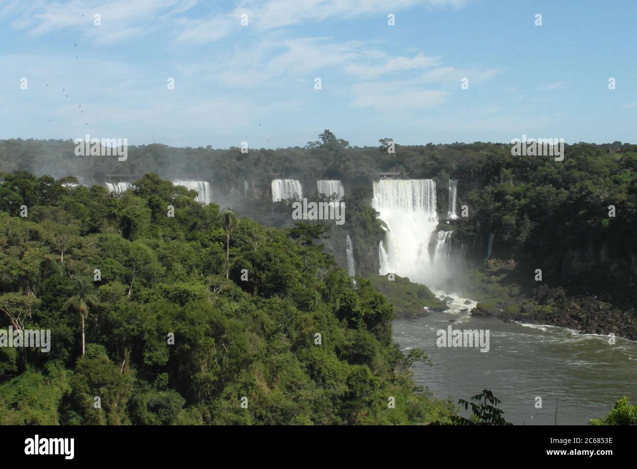 Schöne Natur von Brasilien: Wasserfälle Iguazu. Viel Wasser, Sonne und Glück Stockfoto