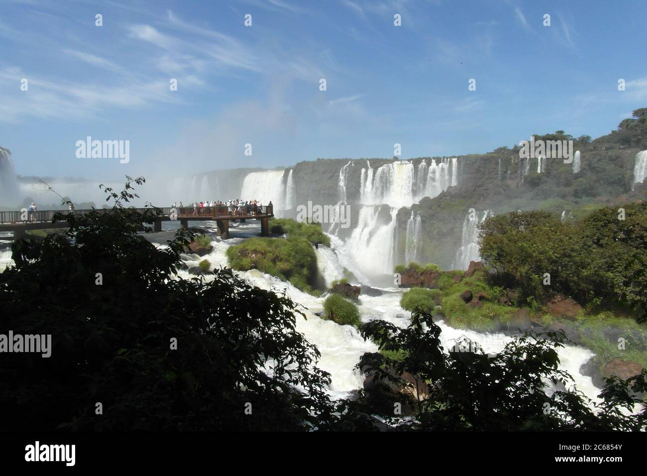 Schöne Natur von Brasilien: Wasserfälle Iguazu. Viel Wasser, Sonne und Glück Stockfoto