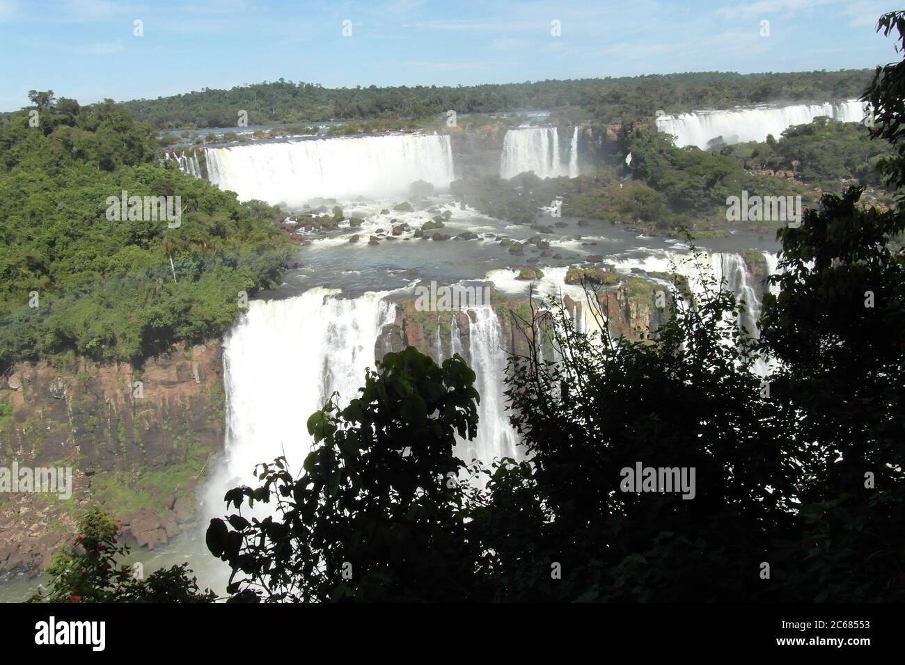 Schöne Natur von Brasilien: Wasserfälle Iguazu. Viel Wasser, Sonne und Glück Stockfoto