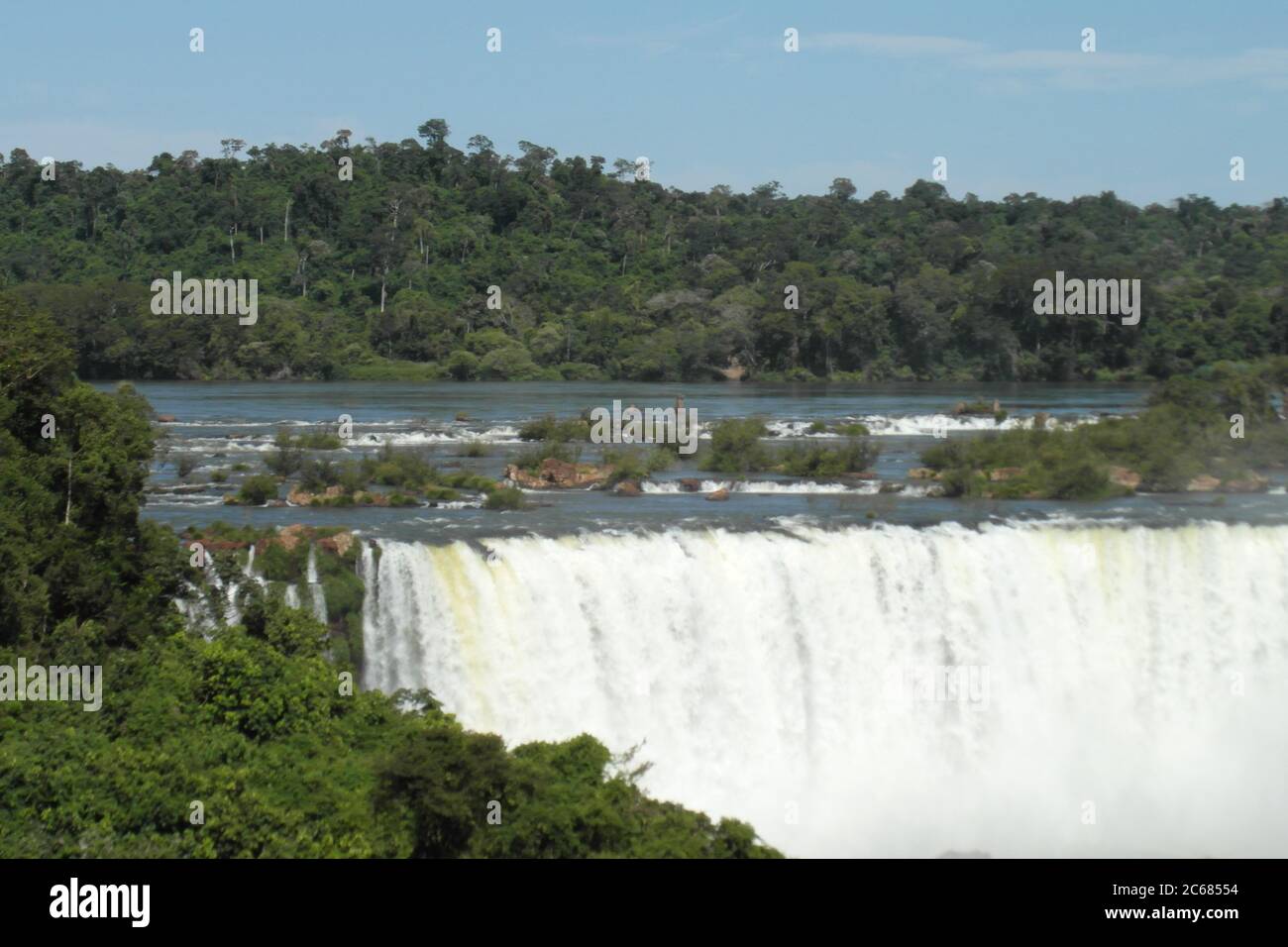 Schöne Natur von Brasilien: Wasserfälle Iguazu. Viel Wasser, Sonne und Glück Stockfoto