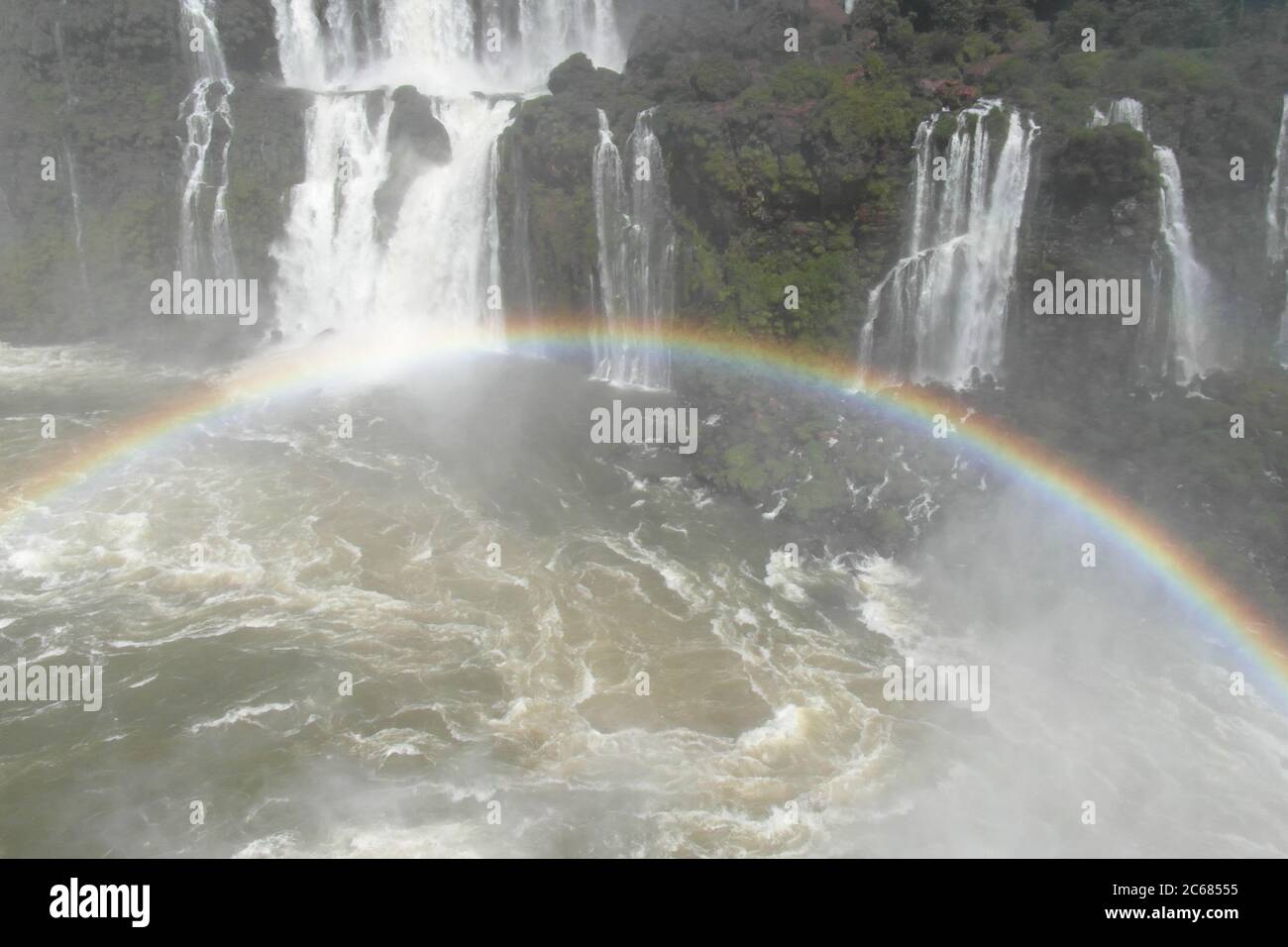 Schöne Natur von Brasilien: Wasserfälle Iguazu. Viel Wasser, Sonne und Glück Stockfoto