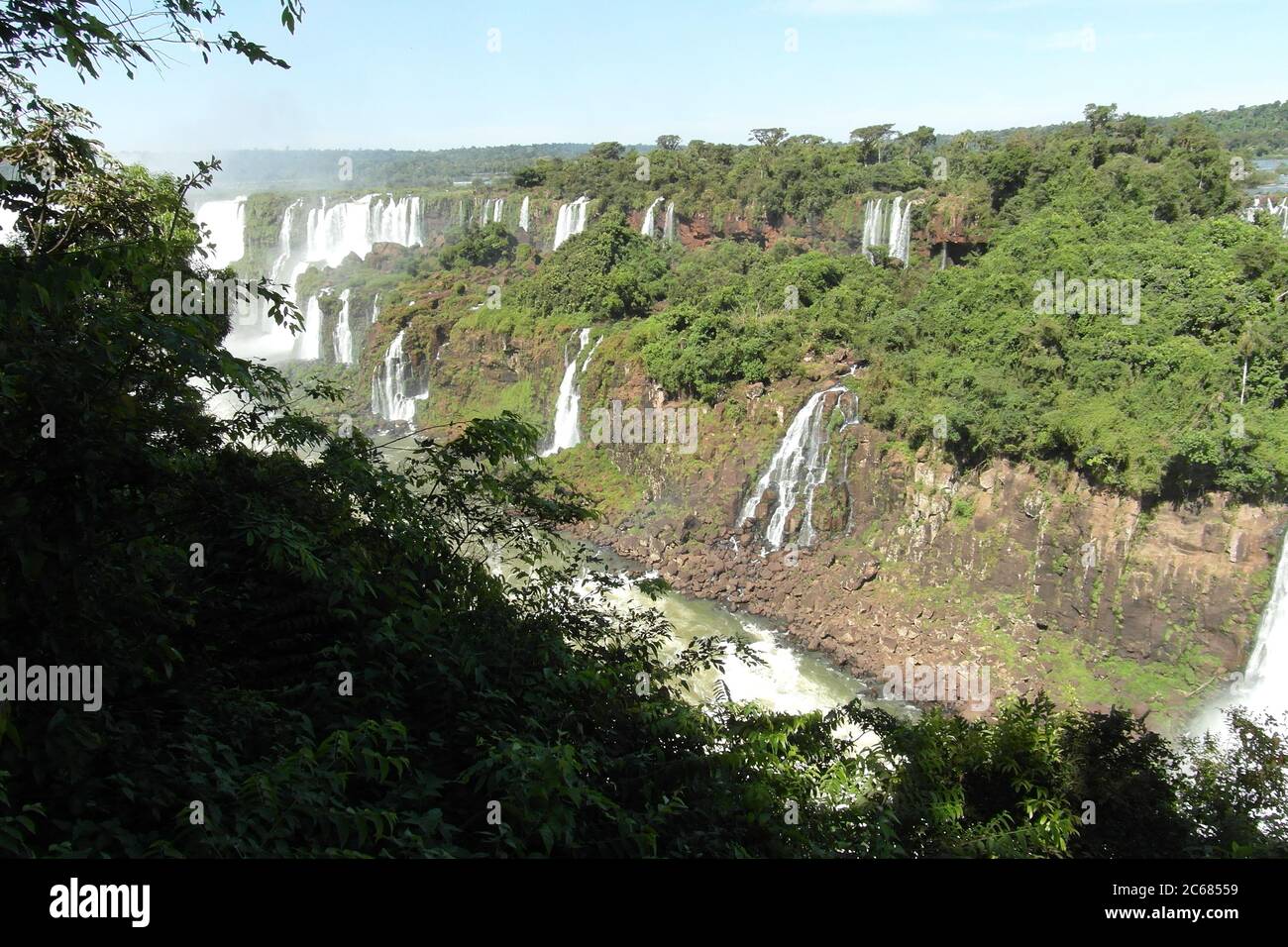 Schöne Natur von Brasilien: Wasserfälle Iguazu. Viel Wasser, Sonne und Glück Stockfoto
