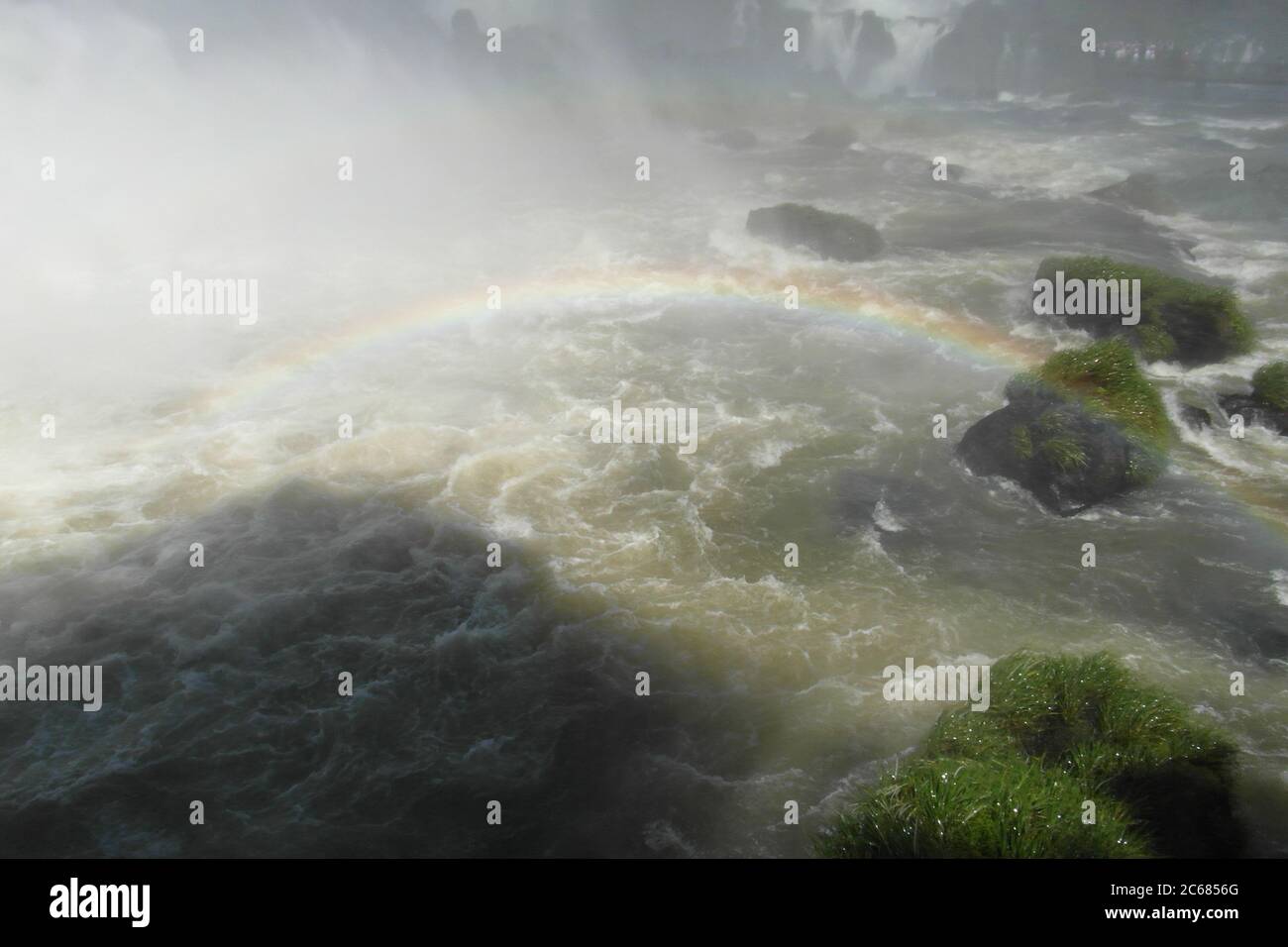 Schöne Natur von Brasilien: Wasserfälle Iguazu. Viel Wasser, Sonne und Glück Stockfoto