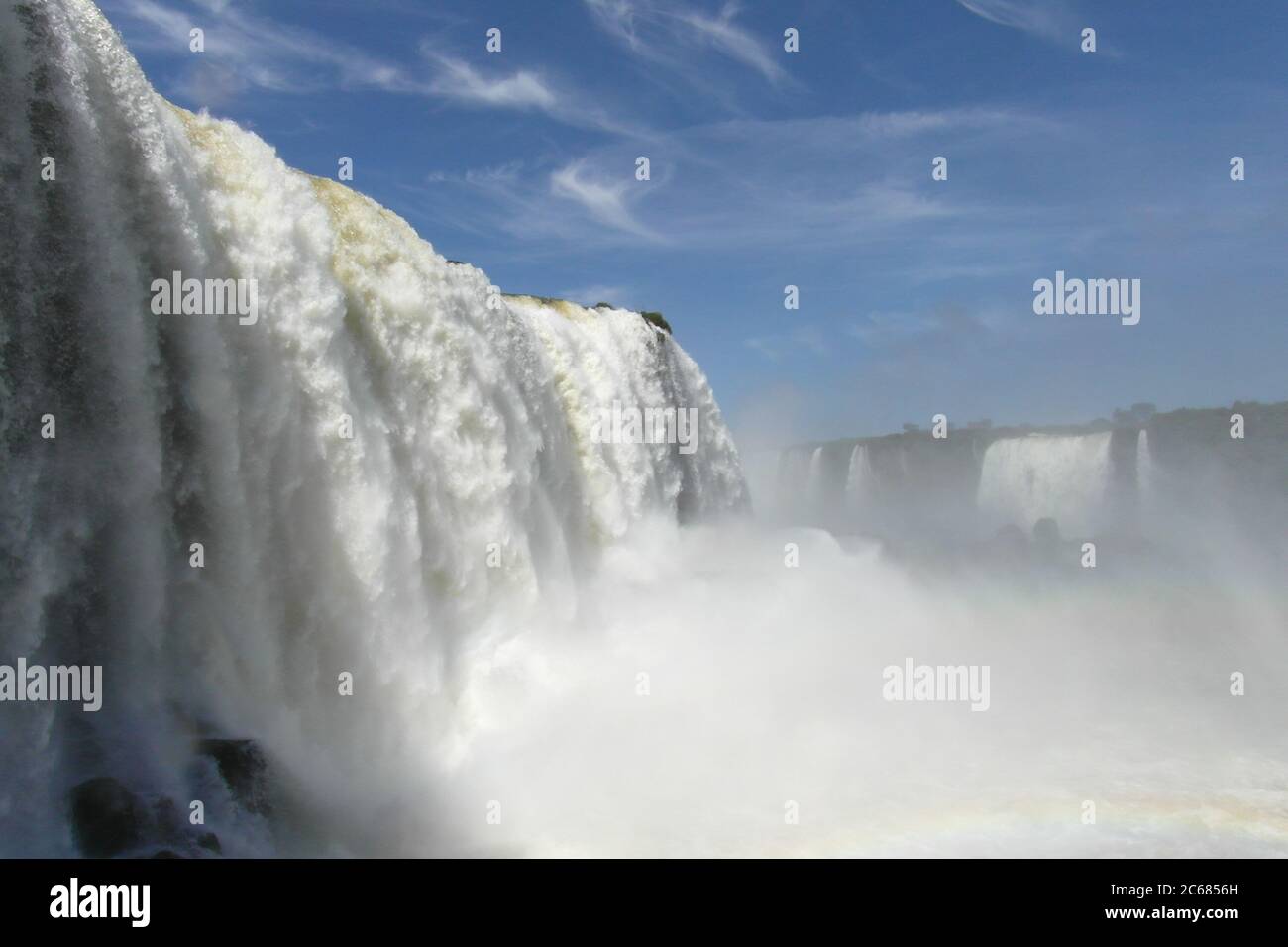 Schöne Natur von Brasilien: Wasserfälle Iguazu. Viel Wasser, Sonne und Glück Stockfoto