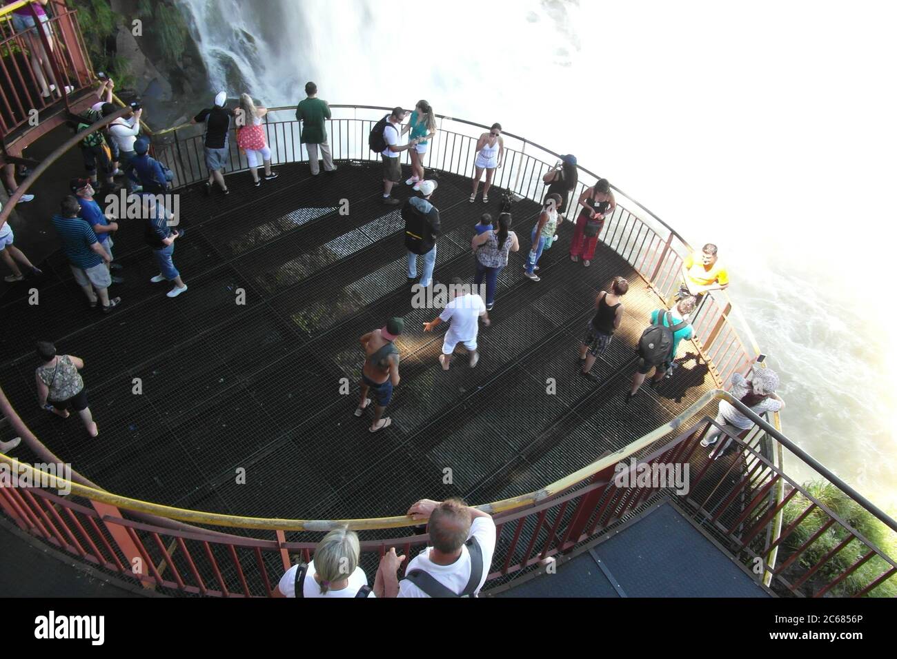 Schöne Natur von Brasilien: Wasserfälle Iguazu. Viel Wasser, Sonne und Glück Stockfoto