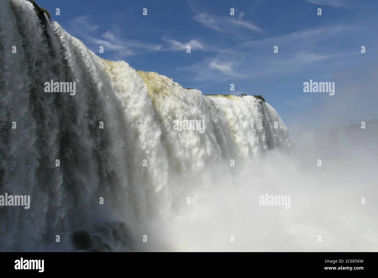 Schöne Natur von Brasilien: Wasserfälle Iguazu. Viel Wasser, Sonne und Glück Stockfoto