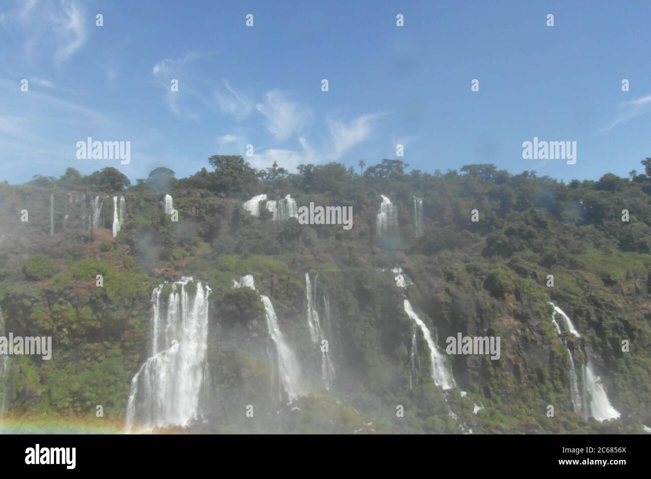 Schöne Natur von Brasilien: Wasserfälle Iguazu. Viel Wasser, Sonne und Glück Stockfoto