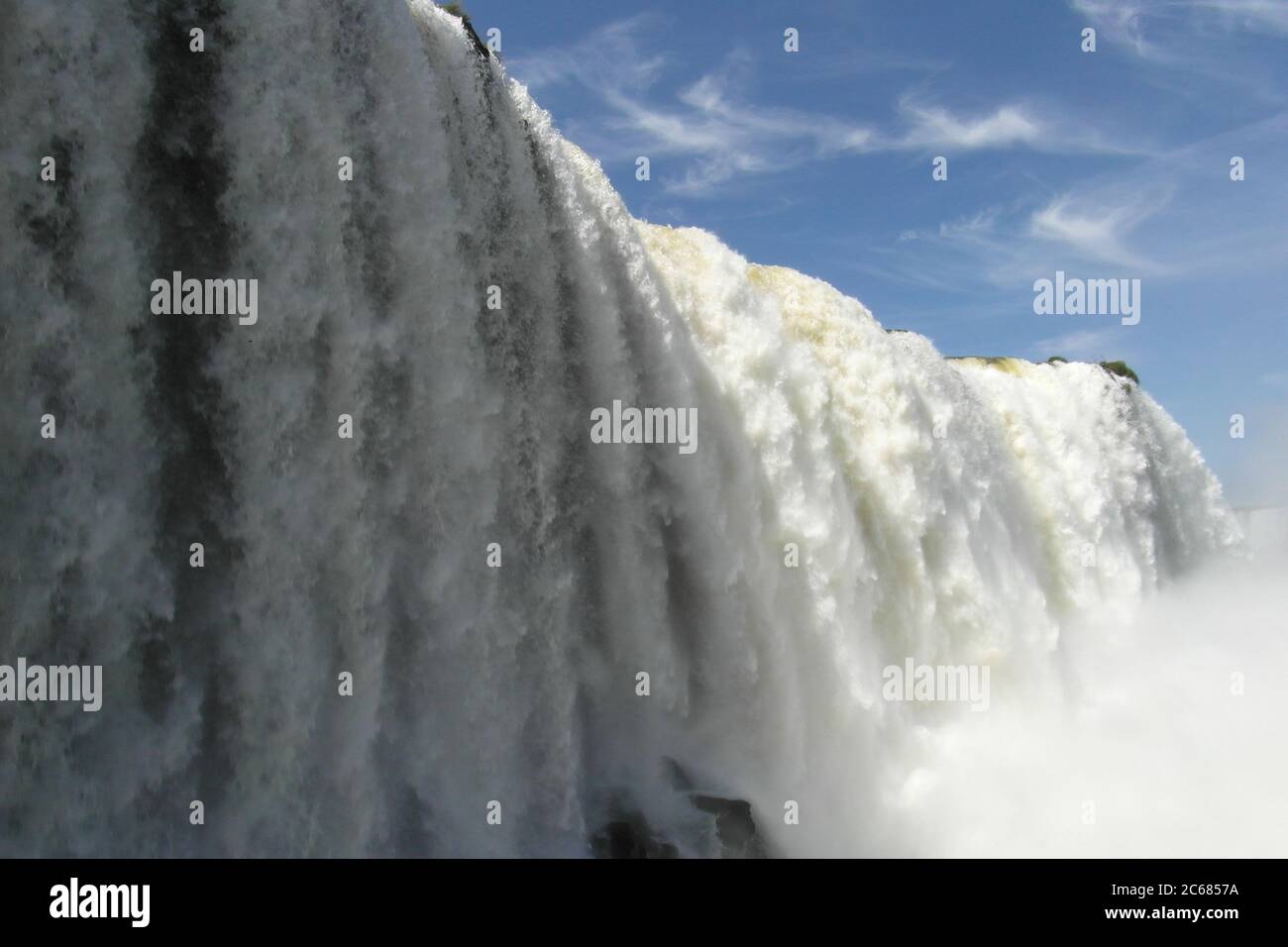 Schöne Natur von Brasilien: Wasserfälle Iguazu. Viel Wasser, Sonne und Glück Stockfoto