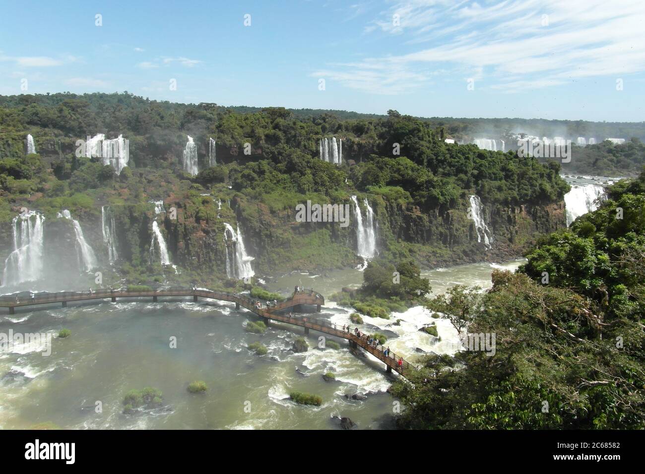 Schöne Natur von Brasilien: Wasserfälle Iguazu. Viel Wasser, Sonne und Glück Stockfoto