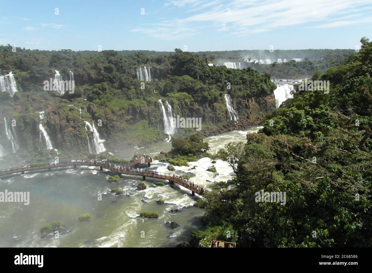 Schöne Natur von Brasilien: Wasserfälle Iguazu. Viel Wasser, Sonne und Glück Stockfoto