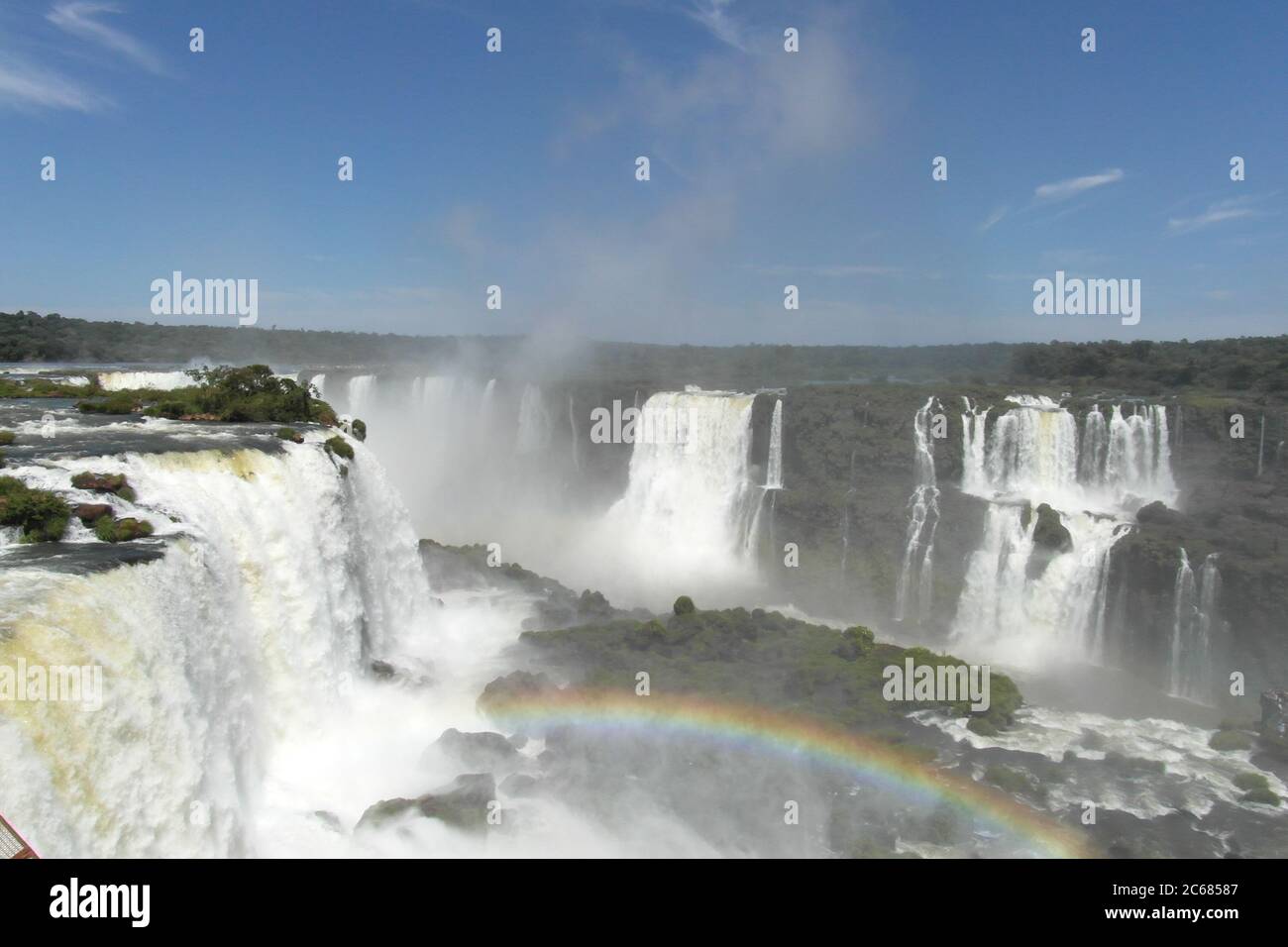 Schöne Natur von Brasilien: Wasserfälle Iguazu. Viel Wasser, Sonne und Glück Stockfoto